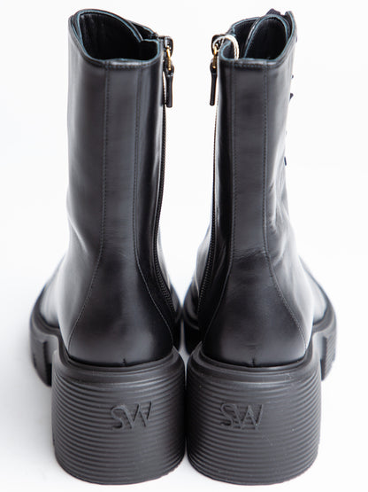 Excellent Stuart Weitzman Black Leather Combat Boots Size 40