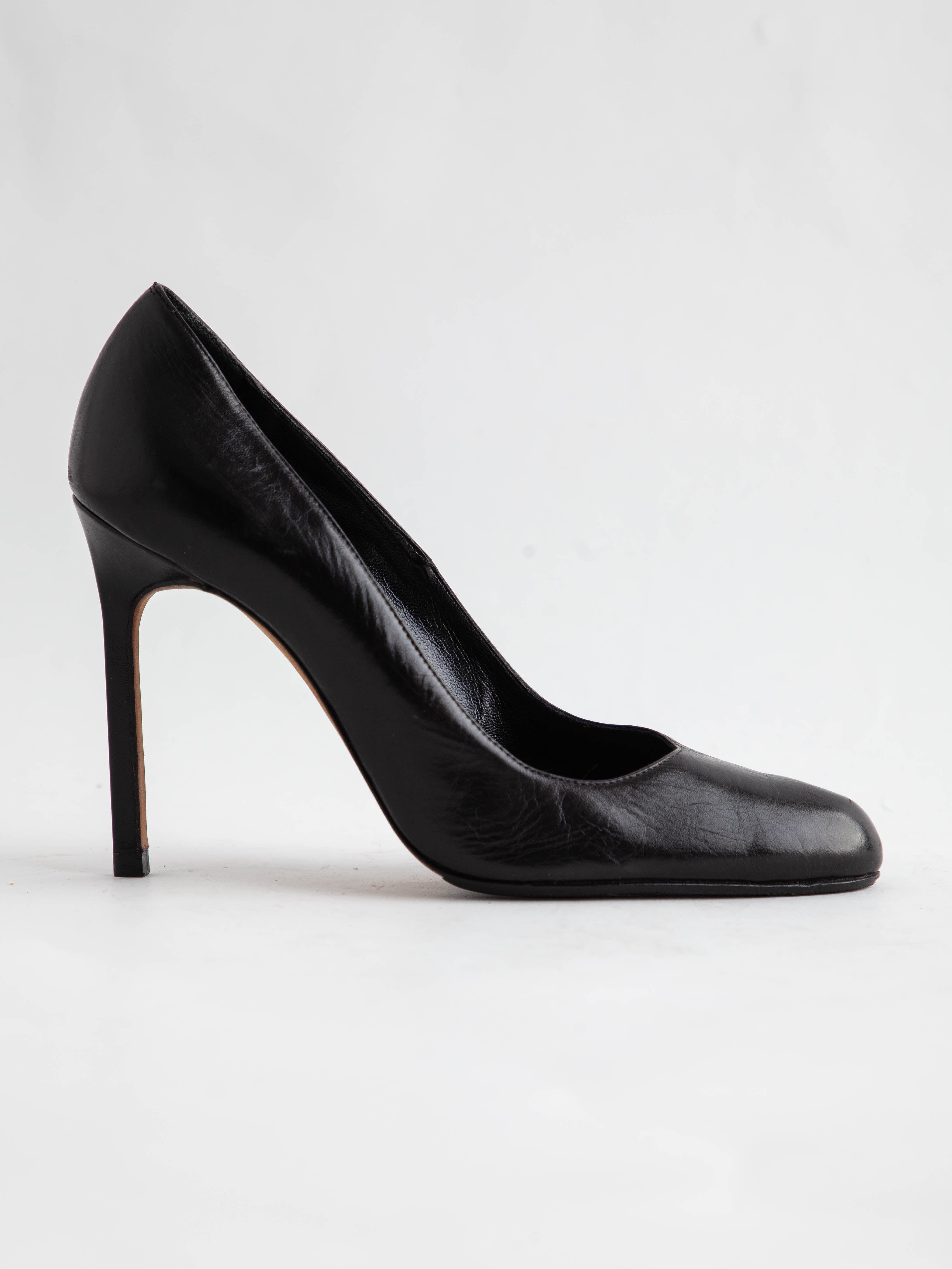 Perfect Manolo Blahnik Black Leather High-Heeled Shoes Size 36