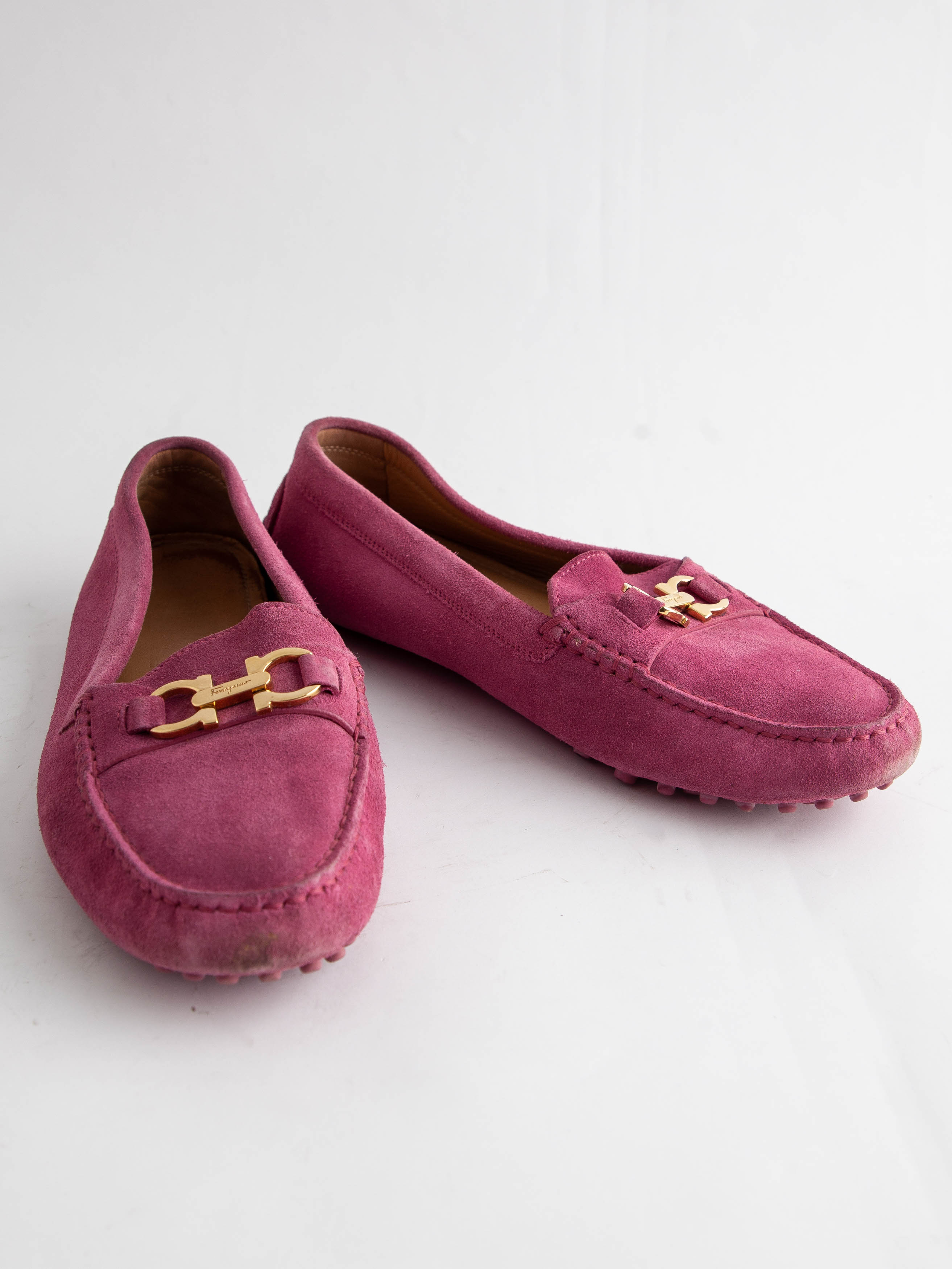 Average Salvatore Ferragamo Pink Genuine Suede Loafers Size 36
