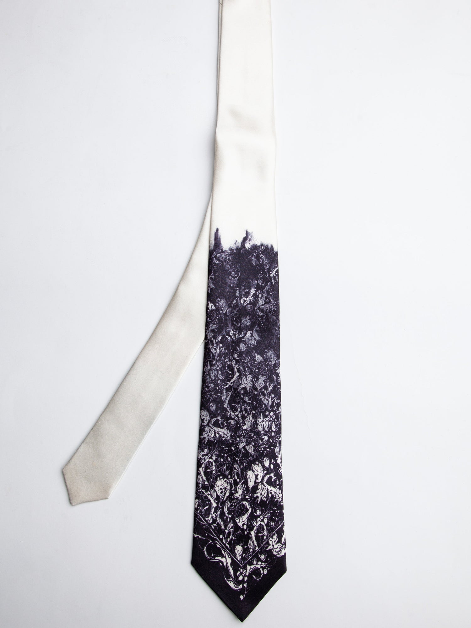 Good Alexander McQueen White Polyester Tie with Black Abstract Pattern