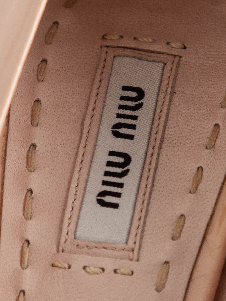 Excellent Miu Miu White Lacquer High-Heeled Platform Pumps