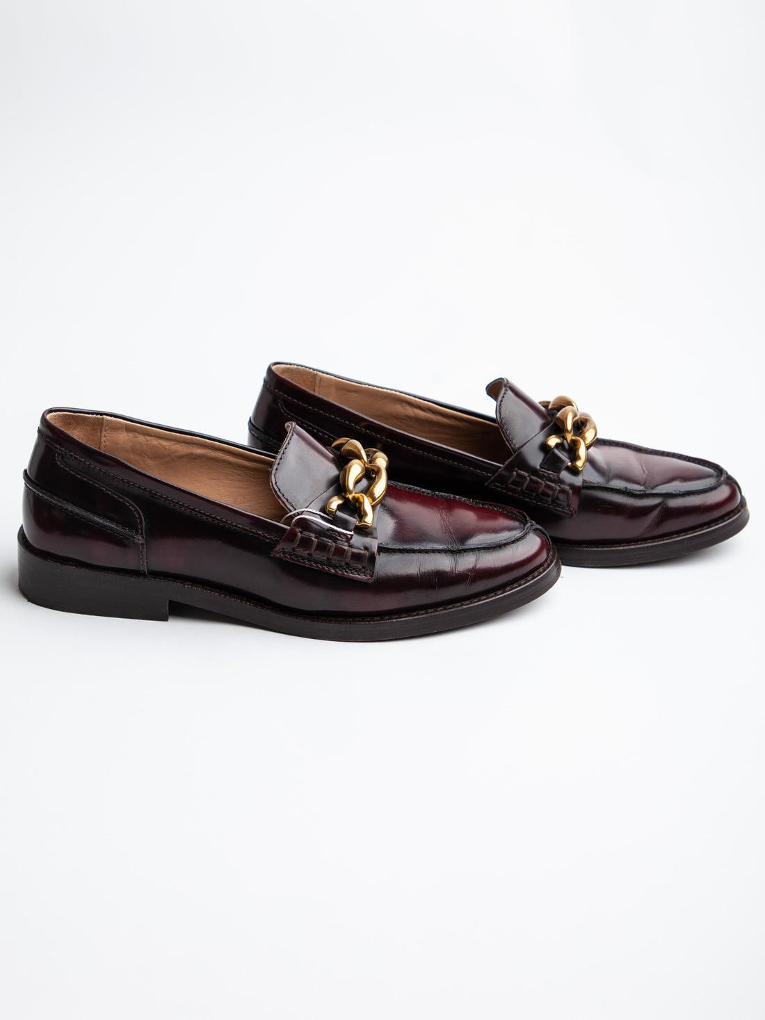 Good Uterque Red Loafers Size 39 with Gold Chain Embellishment
