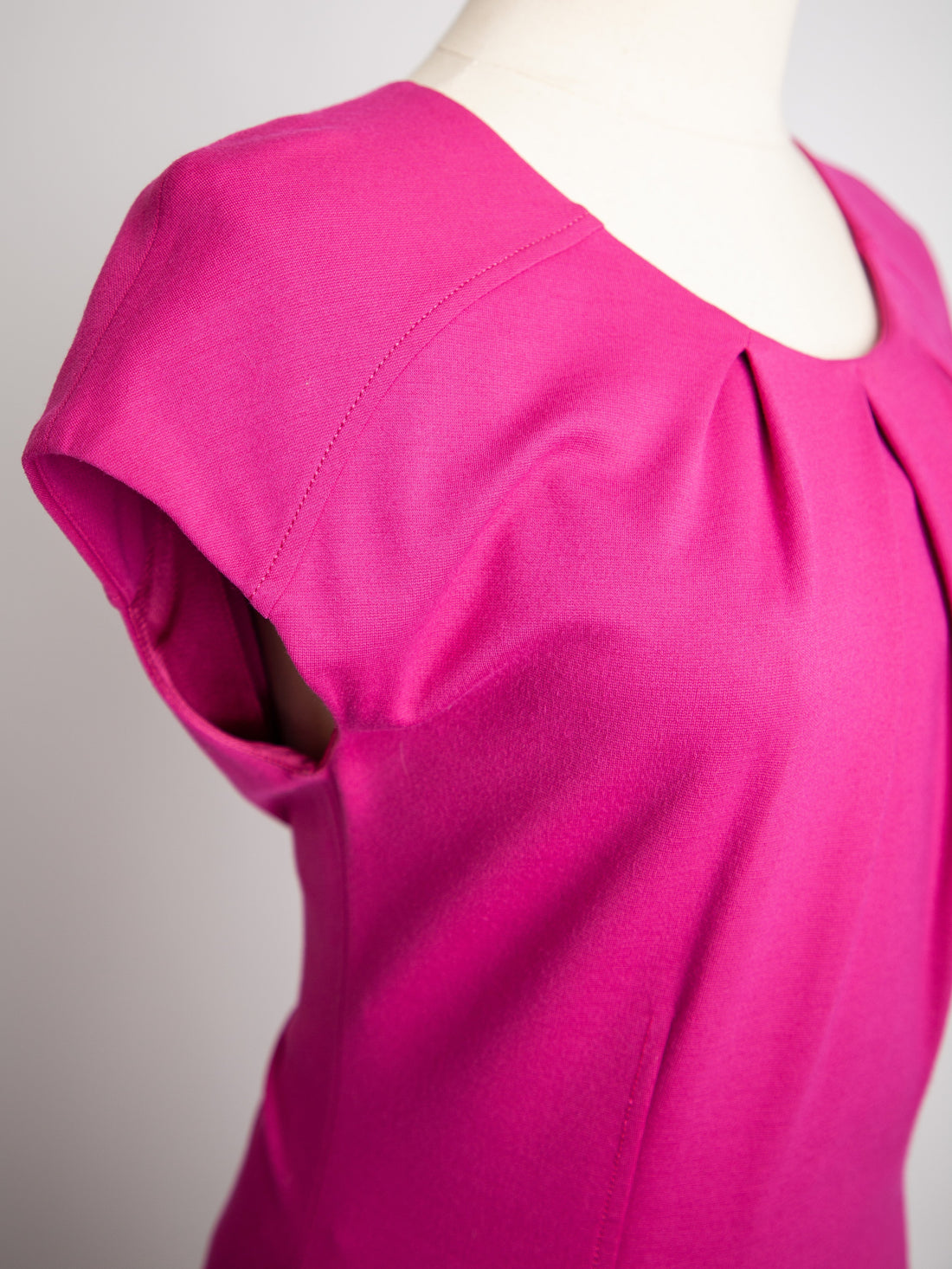 Good Escada Pink Polyester Dress Size M with Pleats &amp; Zip Closure