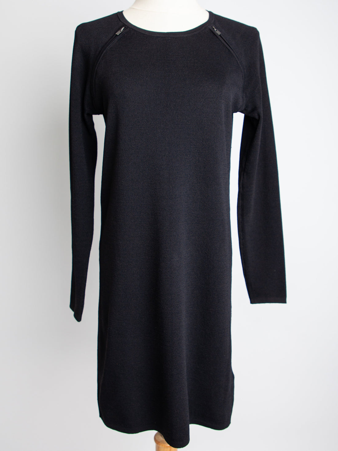 Good Condition Banana Republic Black Dress Size XS with Zippers