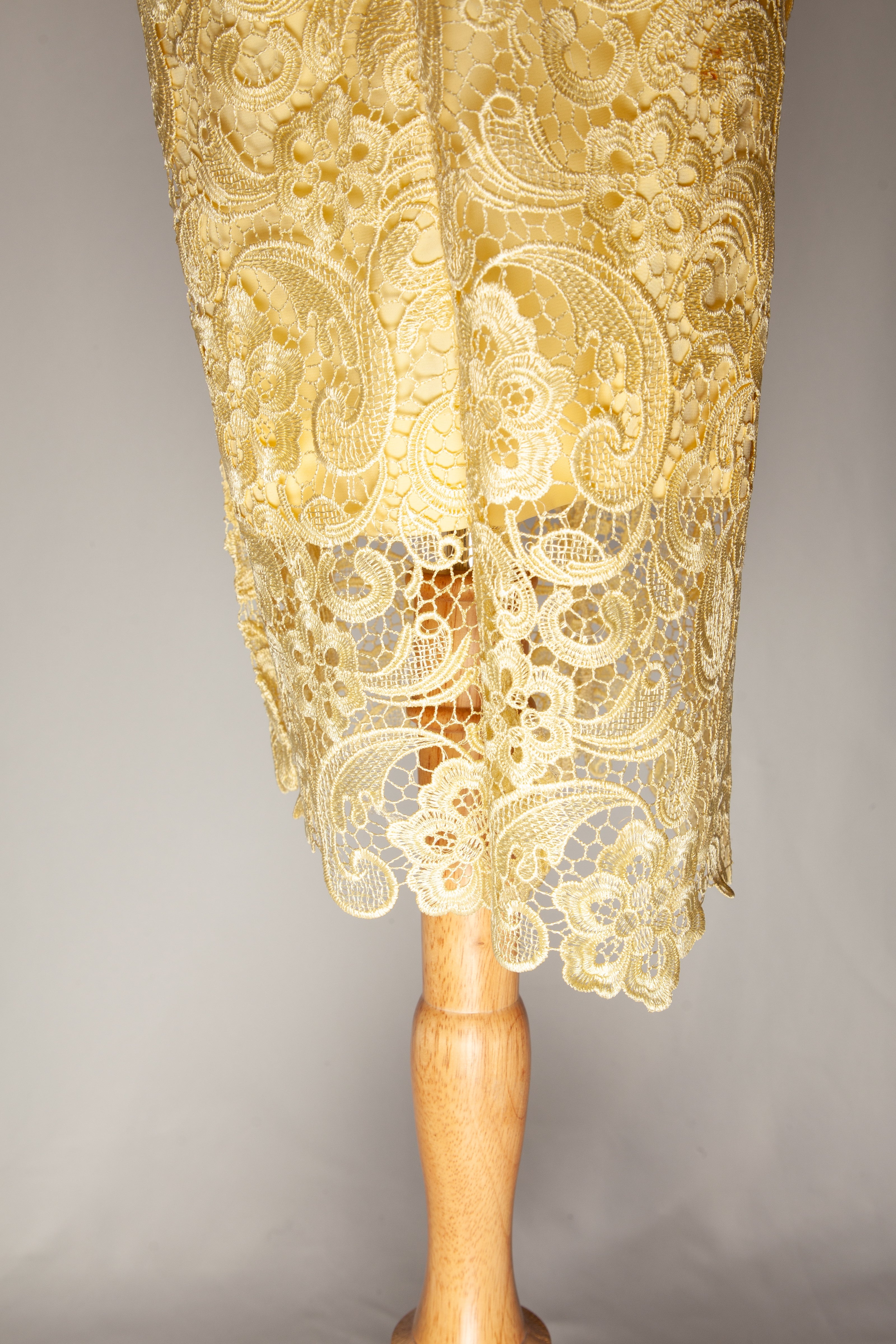 Good SLIR Yellow Lace Dress Women Size S Long Sleeve Knee-Length