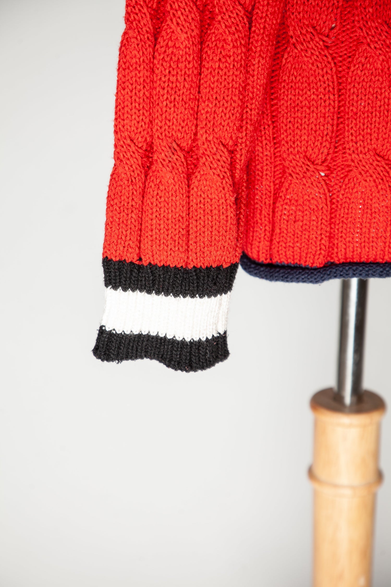 Good IPEKYOL Red Cable Knit V-Neck Sweater Size S Women