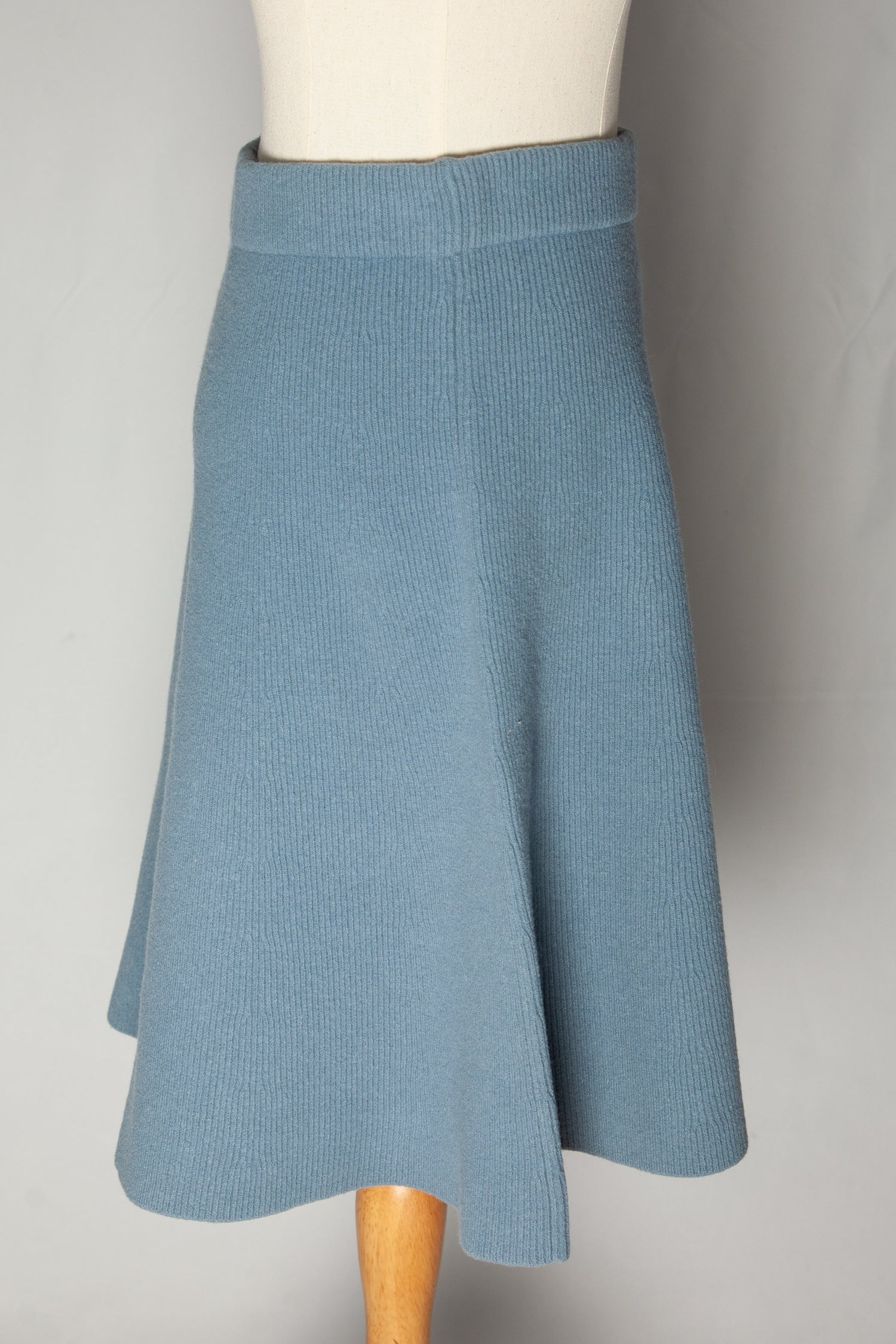 Excellent Intrend Blue Cashmere Wool Knee-Length Skirt Size M