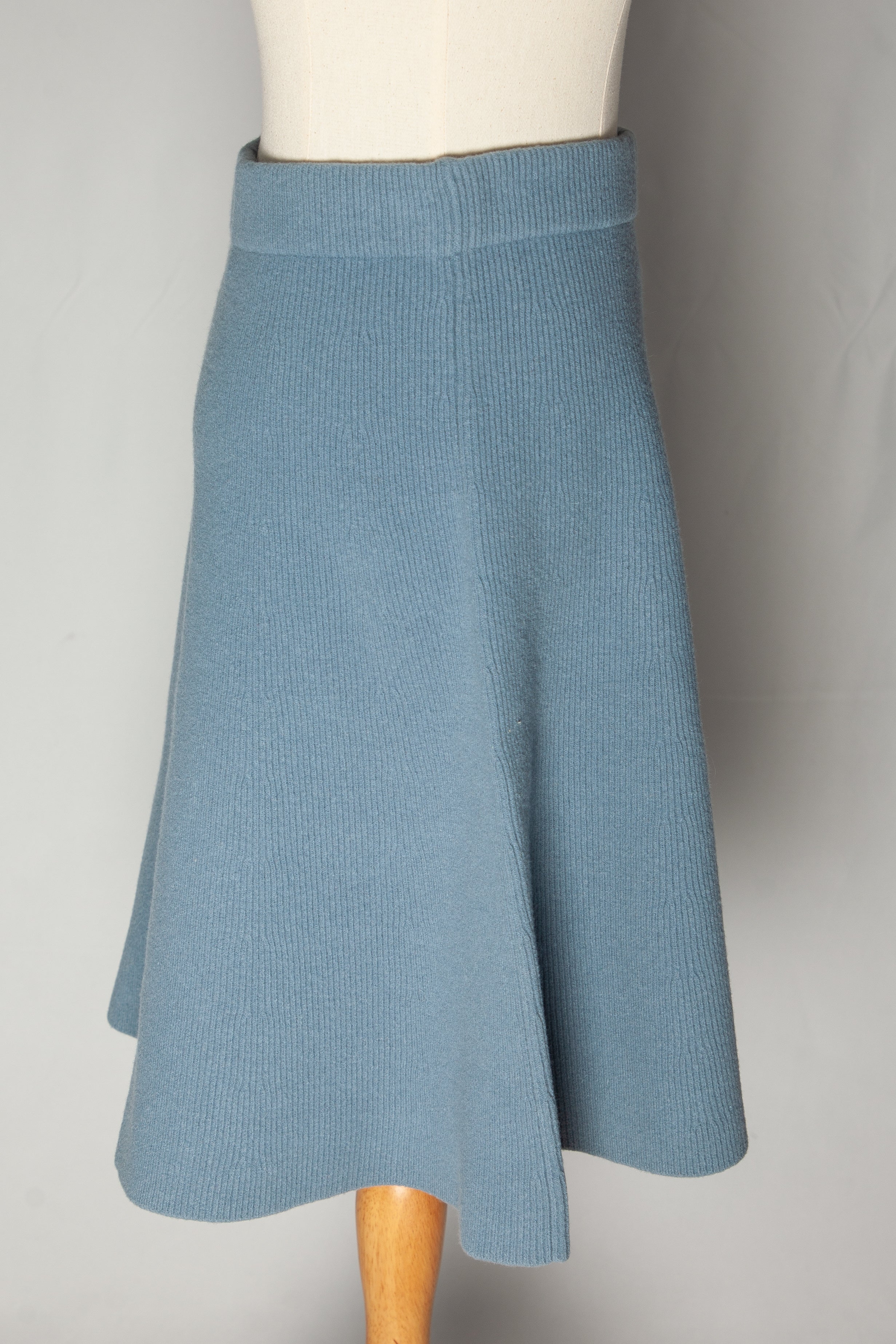 Excellent Intrend Blue Cashmere Wool Knee-Length Skirt Size M