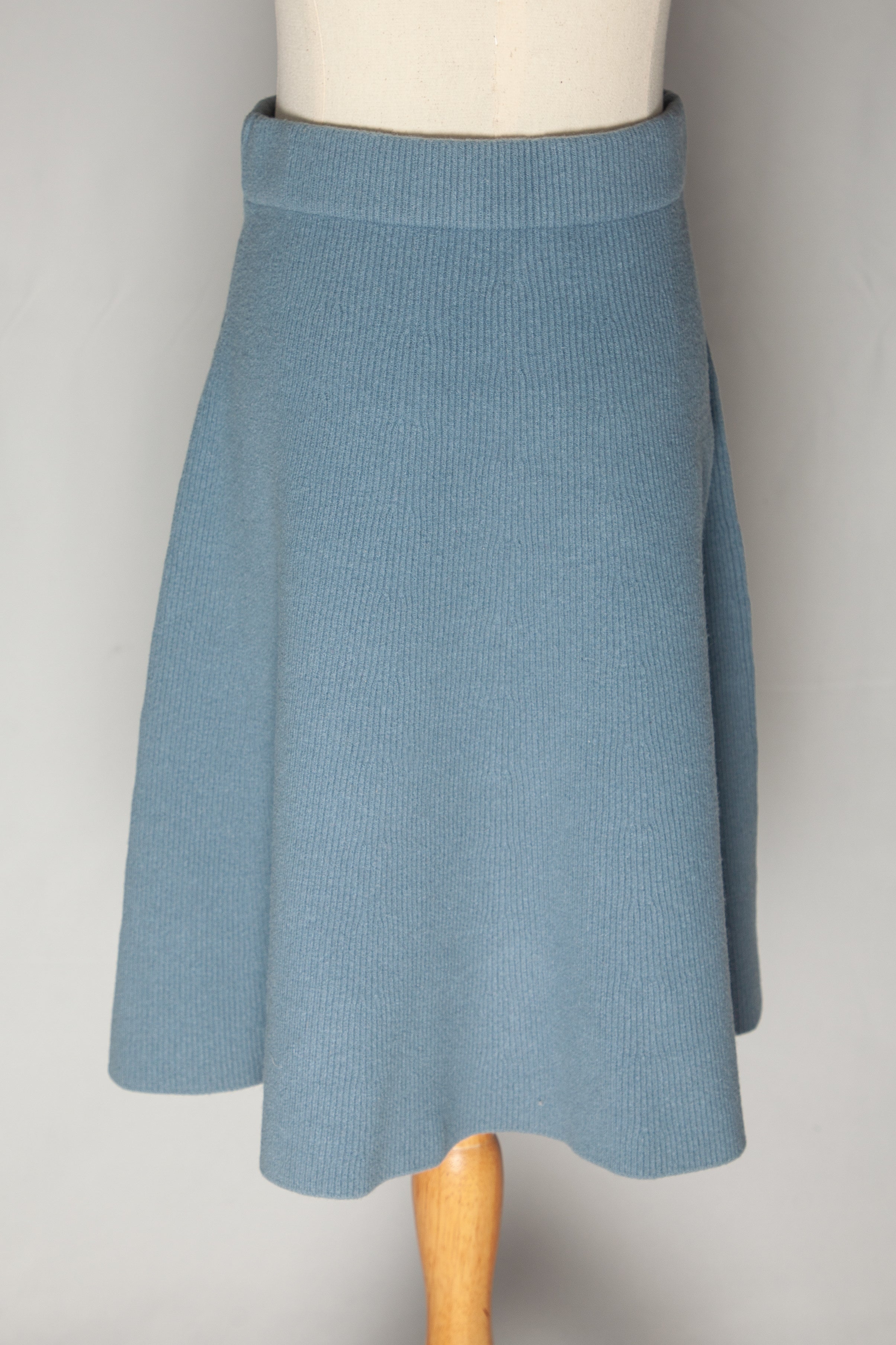 Excellent Intrend Blue Cashmere Wool Knee-Length Skirt Size M
