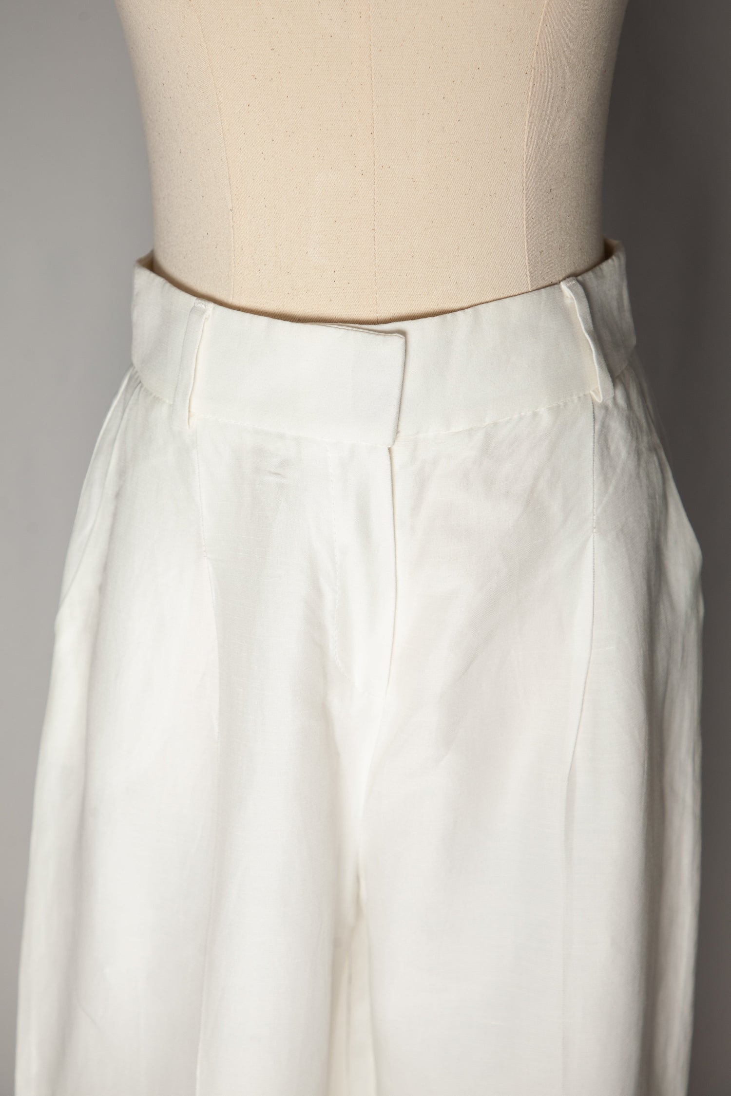 IPEKYOL White Tailored Pants M, Viscose, Good Condition