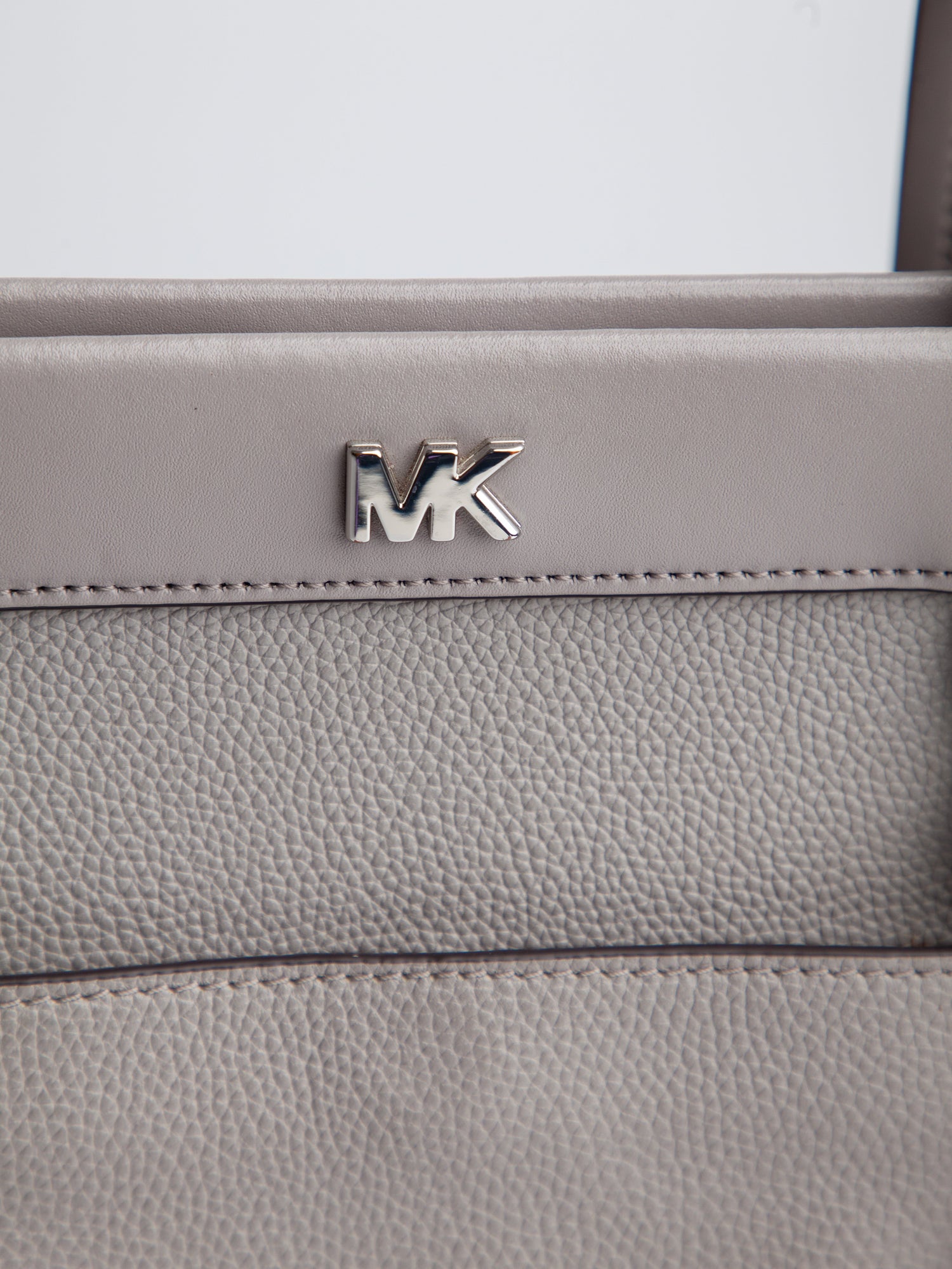 Good Michael Kors Gray Leather Handbag with Shoulder Strap