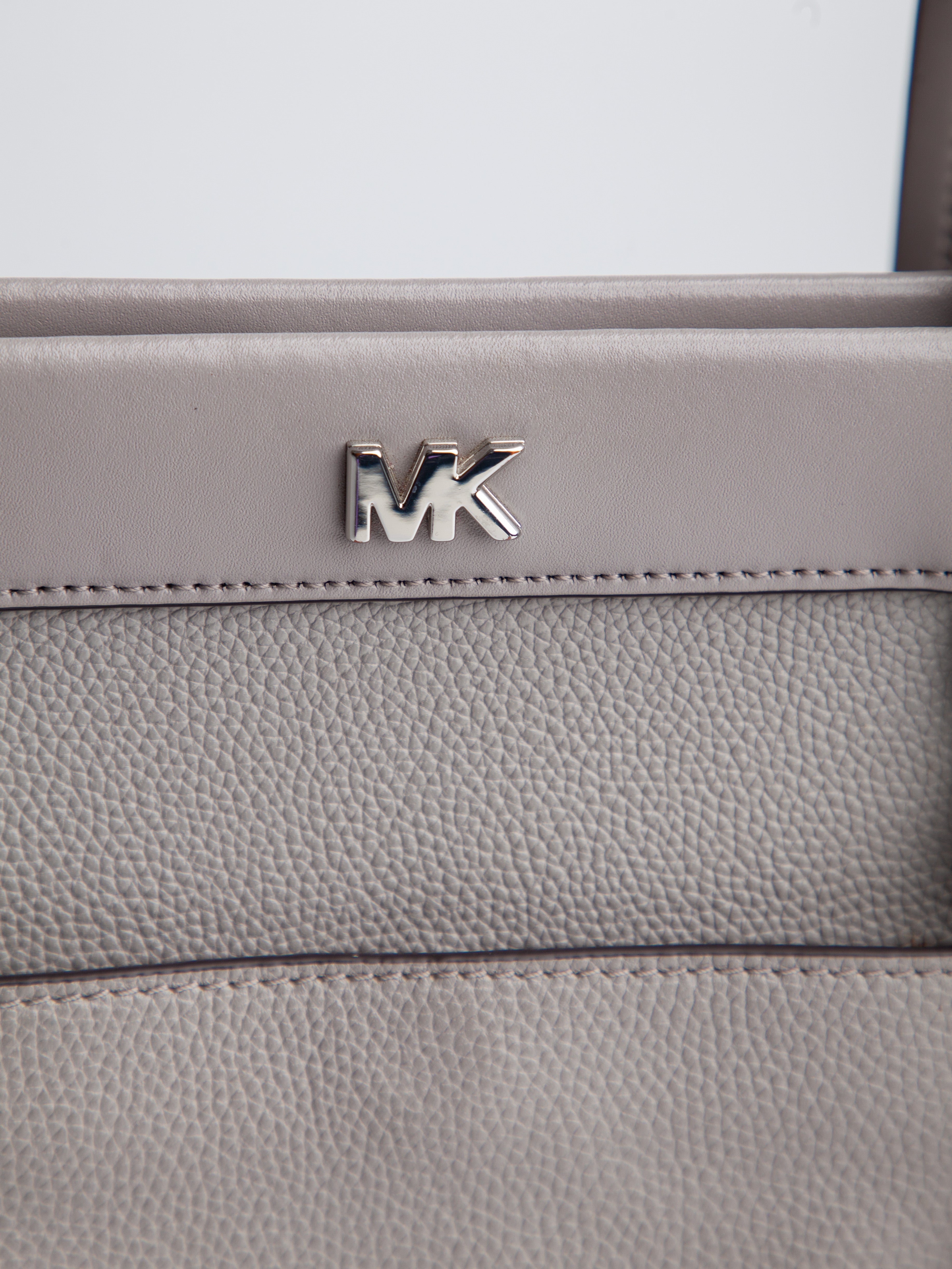 Good Michael Kors Gray Leather Handbag with Shoulder Strap