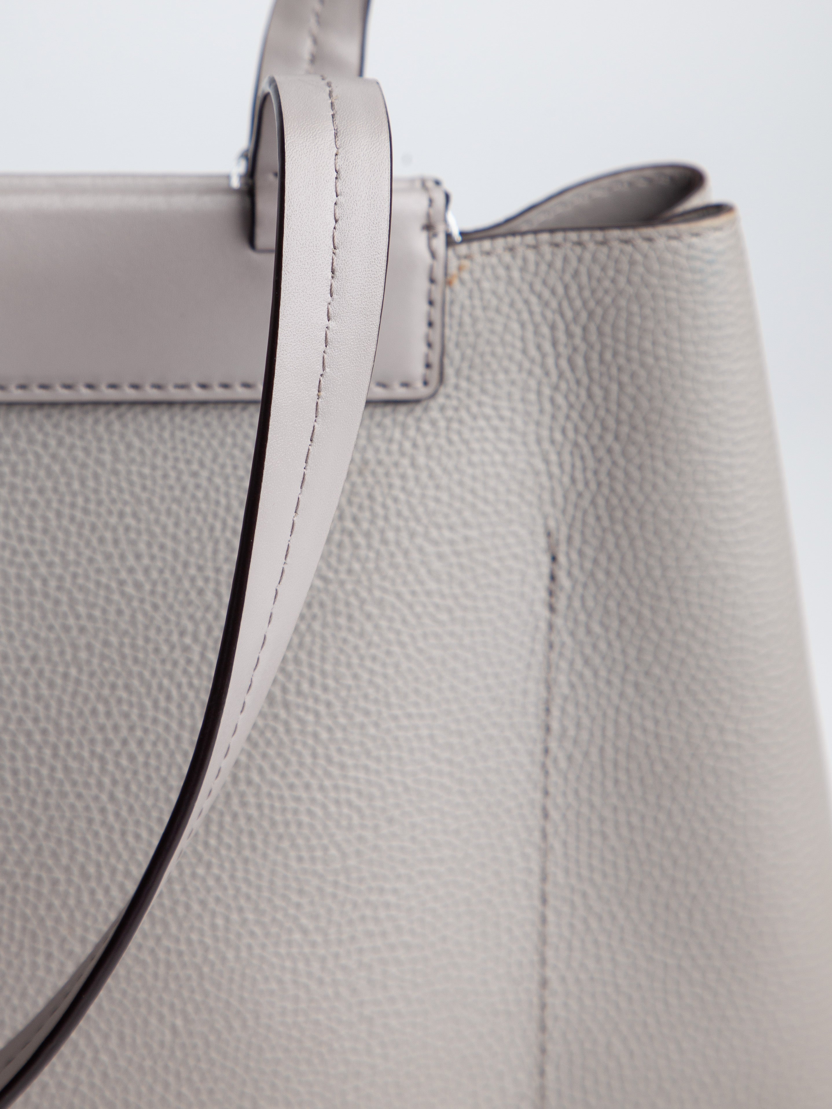 Good Michael Kors Gray Leather Handbag with Shoulder Strap