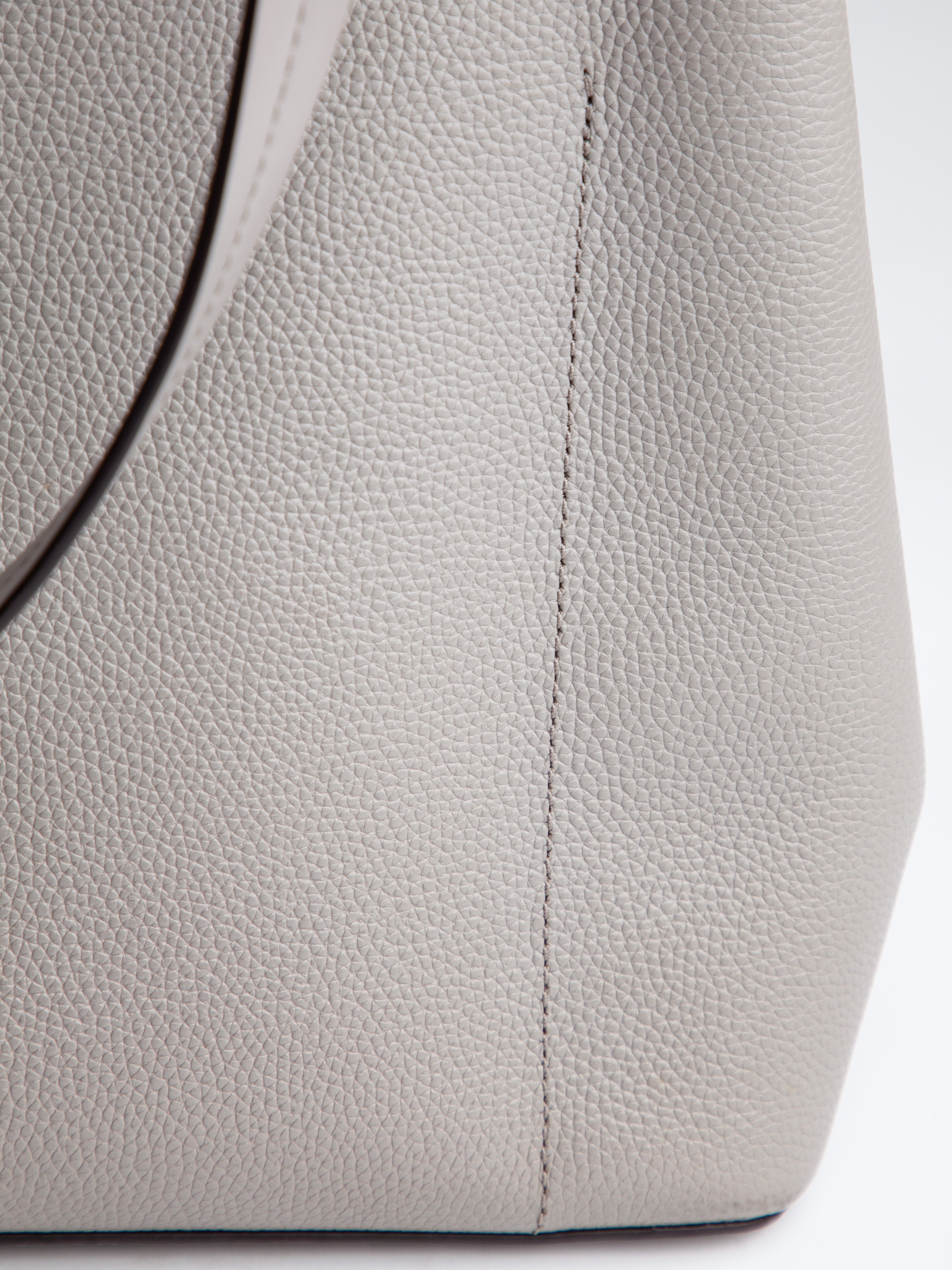 Good Michael Kors Gray Leather Handbag with Shoulder Strap