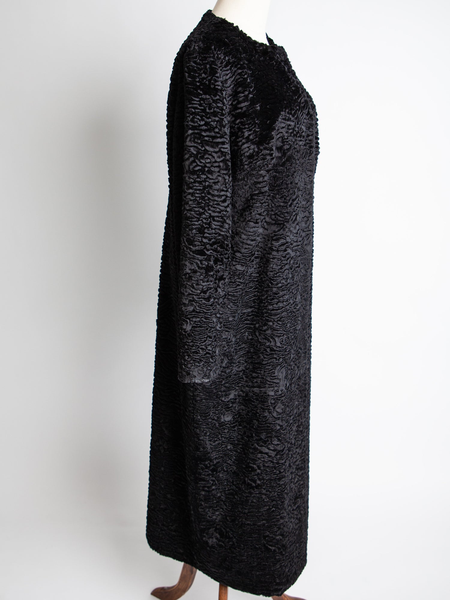 Excellent A LA RUSSE Black Long Coat Size M with Textured Pattern