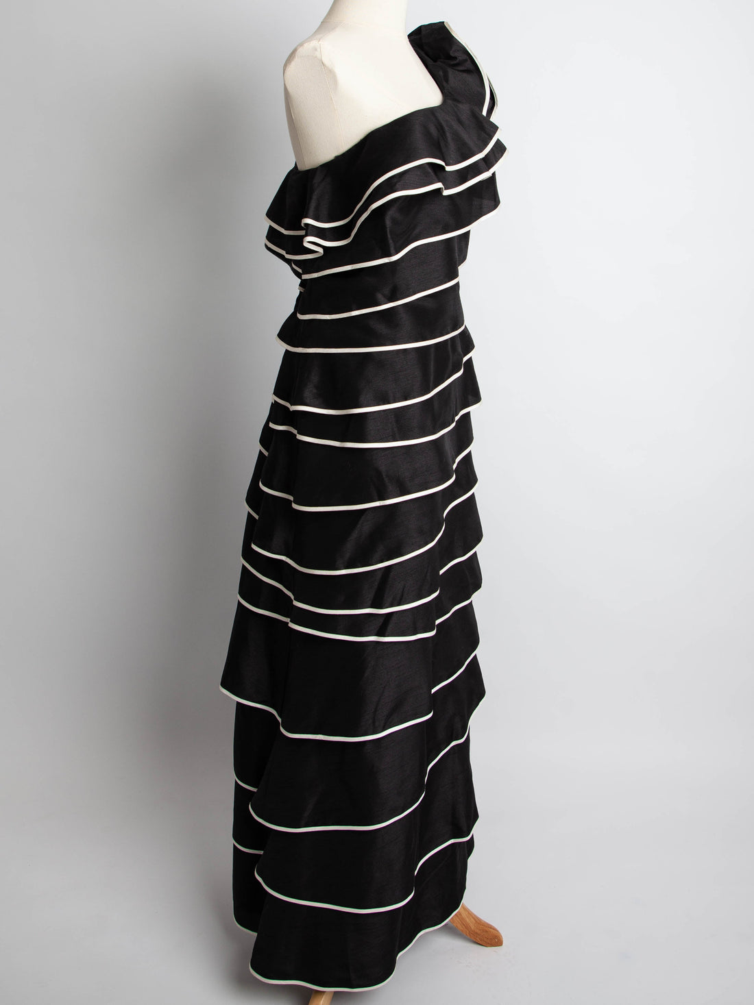 Good Pearce Fionda Black One-Shoulder Dress with Ruffles