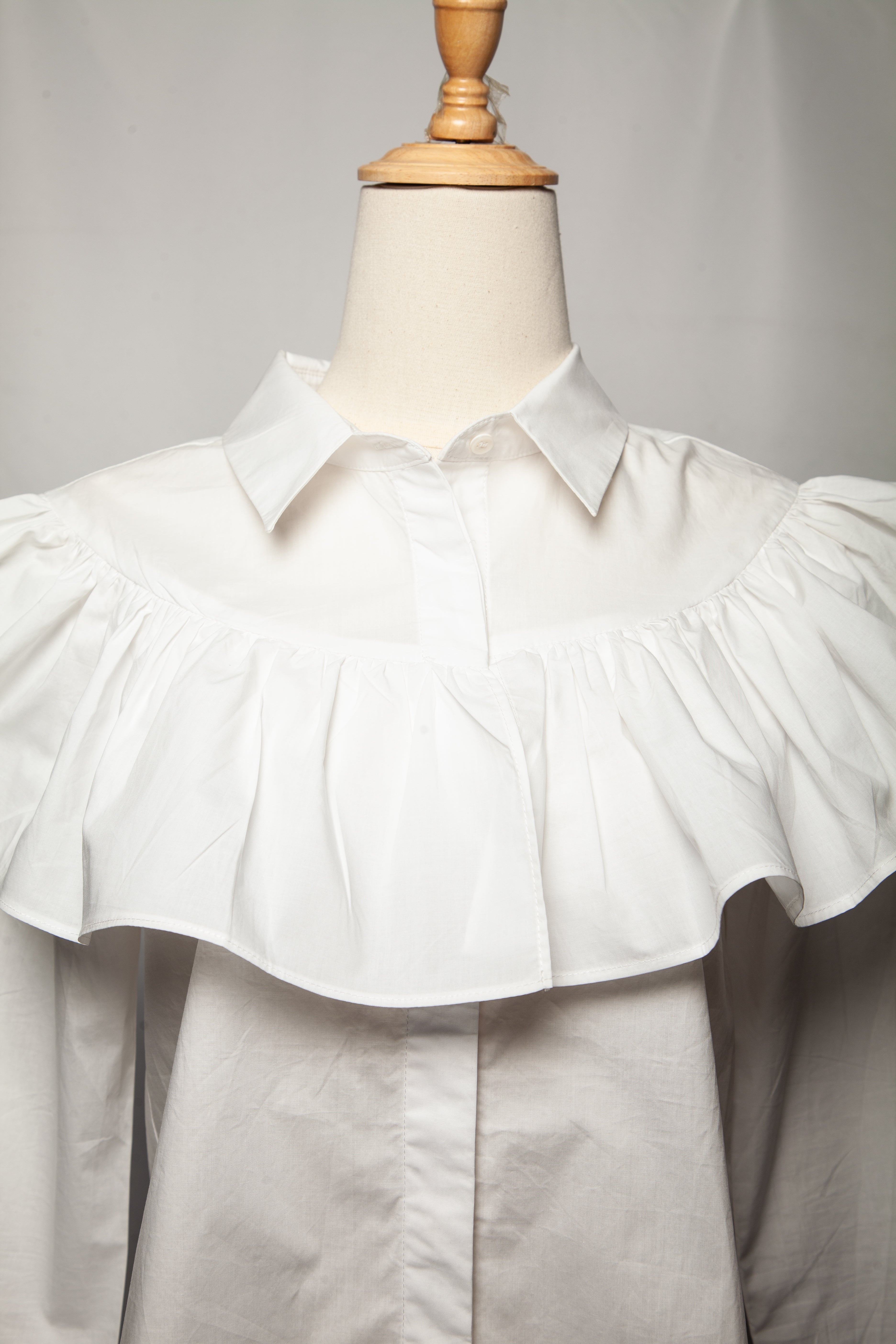 Good English Factory White Long Sleeve Blouse Size S with Ruffled Collar