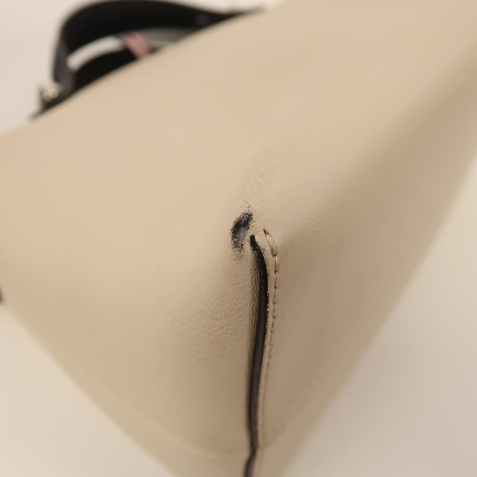 Fendi Sheepskin Leather By The Way Silver Hand-handed Shoulder Bag 2way Shoulder Bag Beige White Lambskin (sheep Leathe