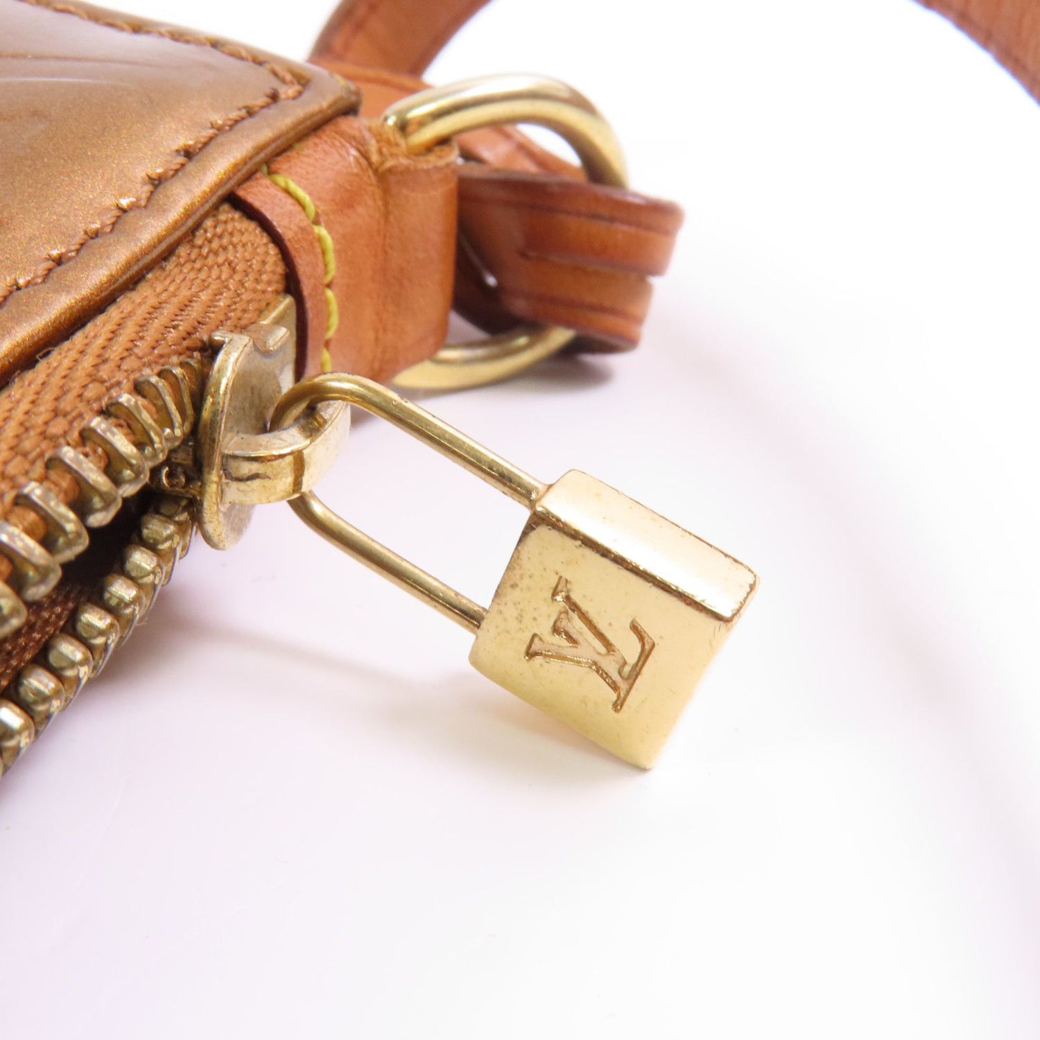 Louis Vuitton Vernis Monogram Venis Lexington Accessory Pouch Gold Handbag M 91010