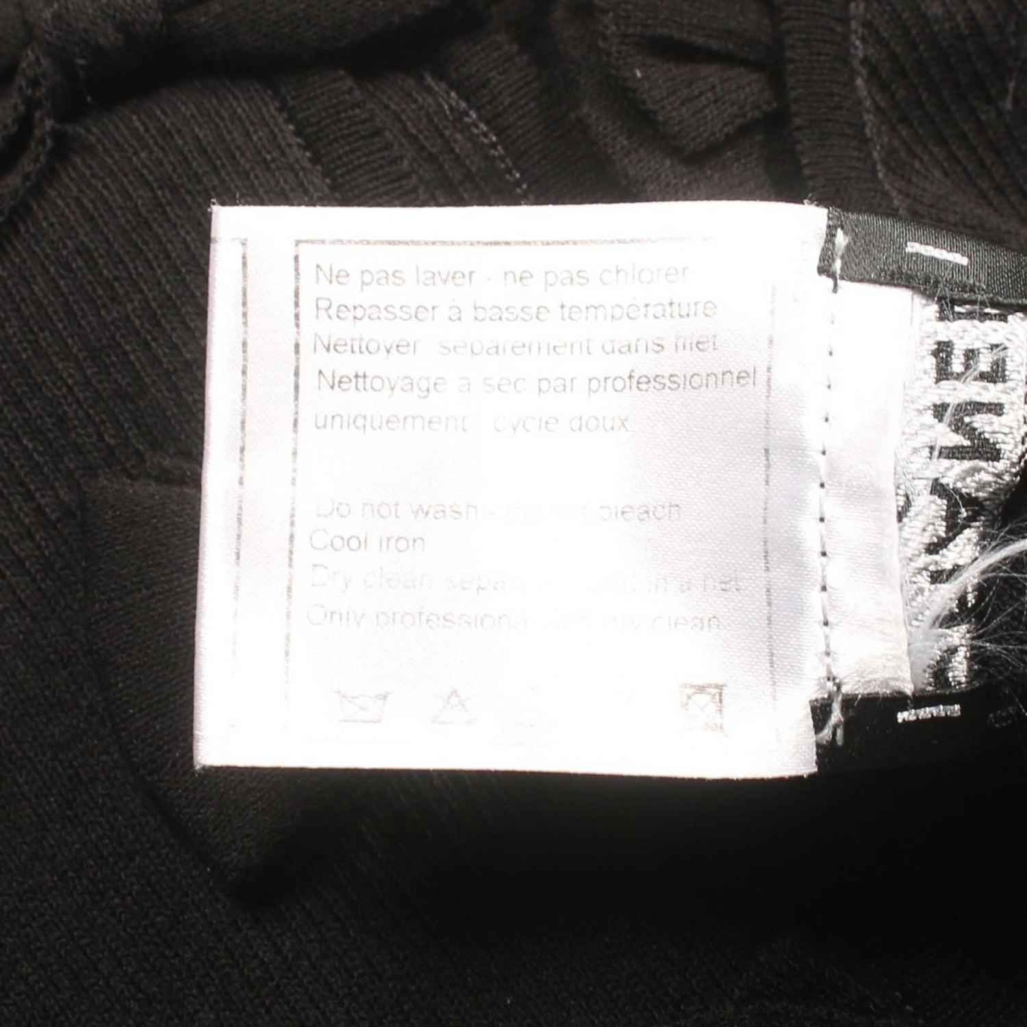 Chanel Black T-shirt Cotton Nylon P 35209k 02068