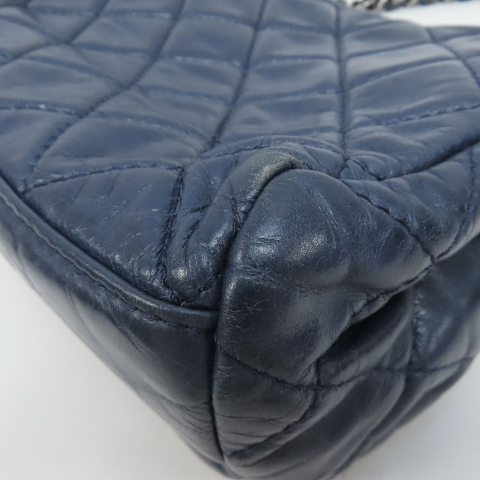 Chanel Blue Cowhide Leather Chain Shoulder Shoulder Back Bag Indigo S