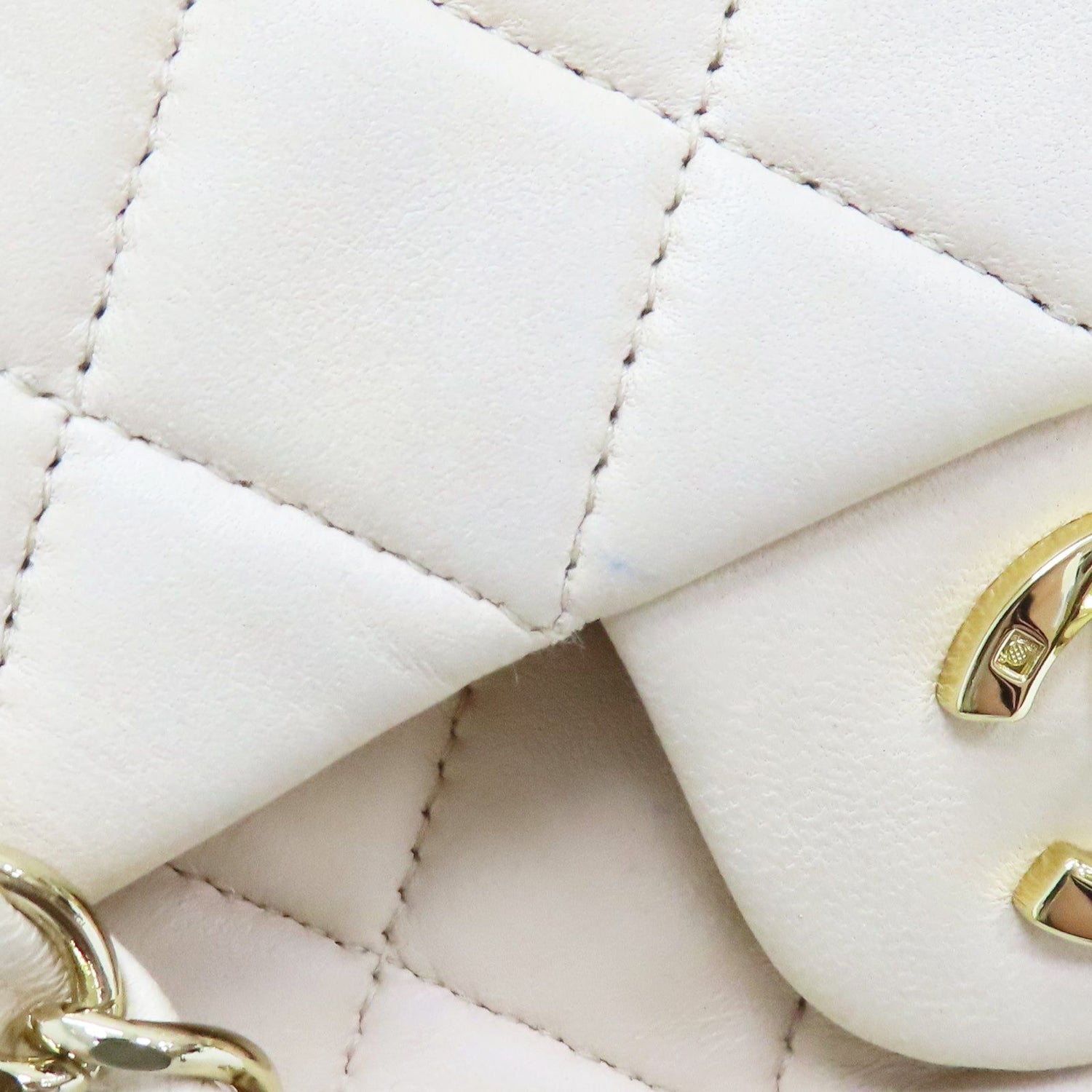 Chanel Matelasse Coco Mark 25 Shoulder Bag Lambskin Beige Gold Metal (no Card)