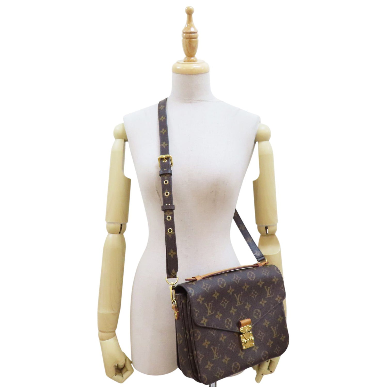 Louis Vuitton Pochette Metis, Monogram