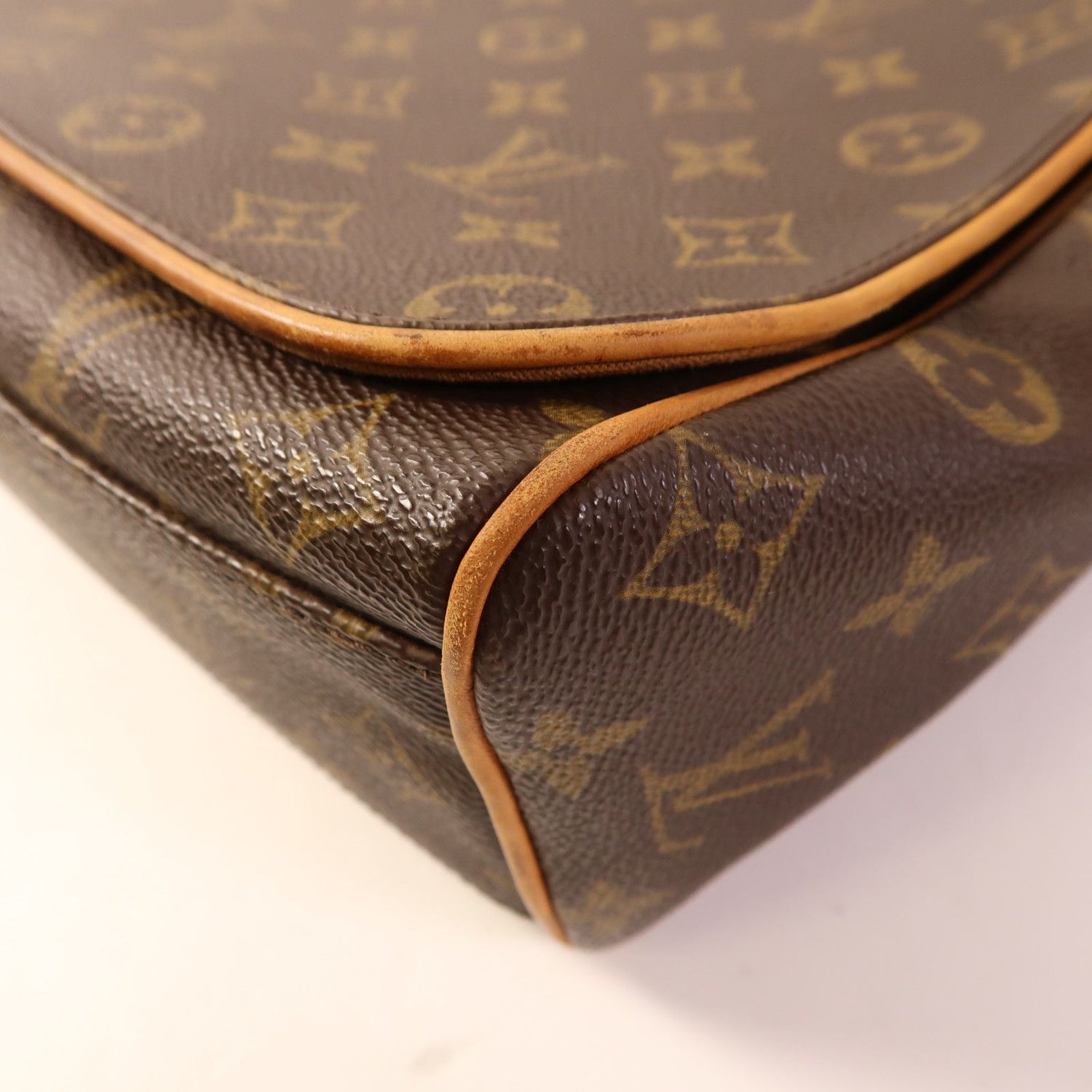 Louis Vuitton Abbesses Messenger, Monogram