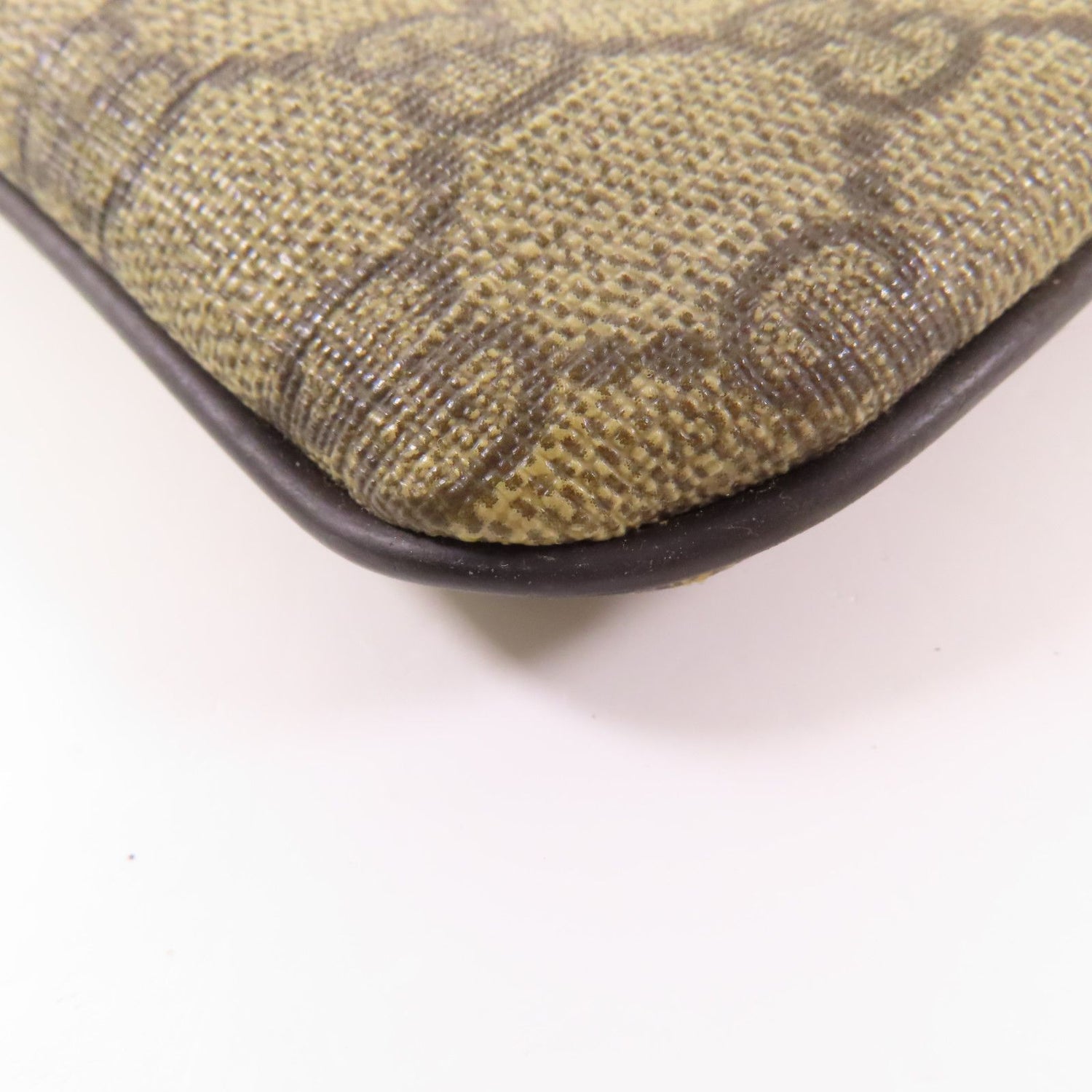 Gucci Large Flat Messenger, GG Supreme