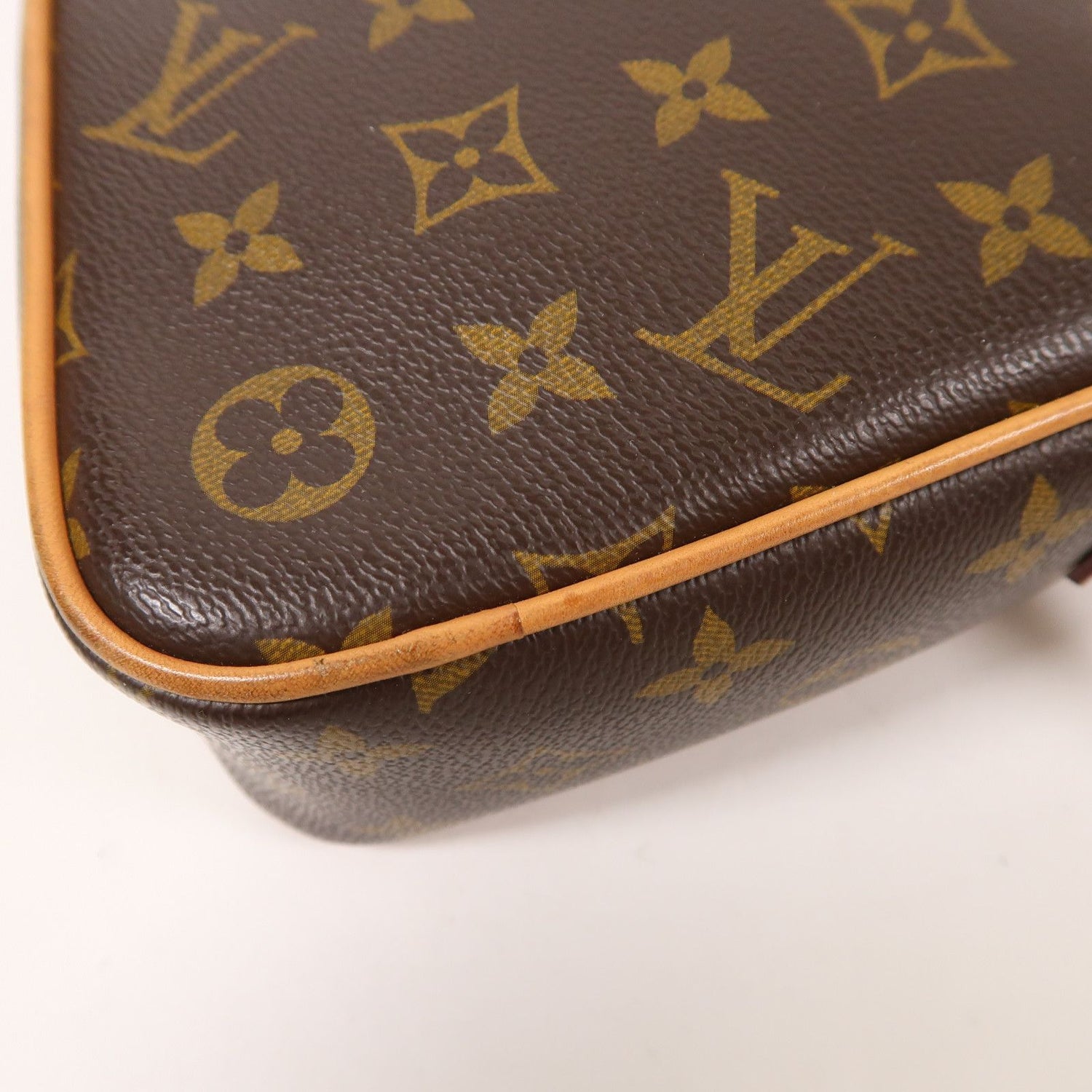 Louis Vuitton Monogram Game On Coeur Gold Shoulder Back Bag Palm Color Brown Shoulder Bag M 57456