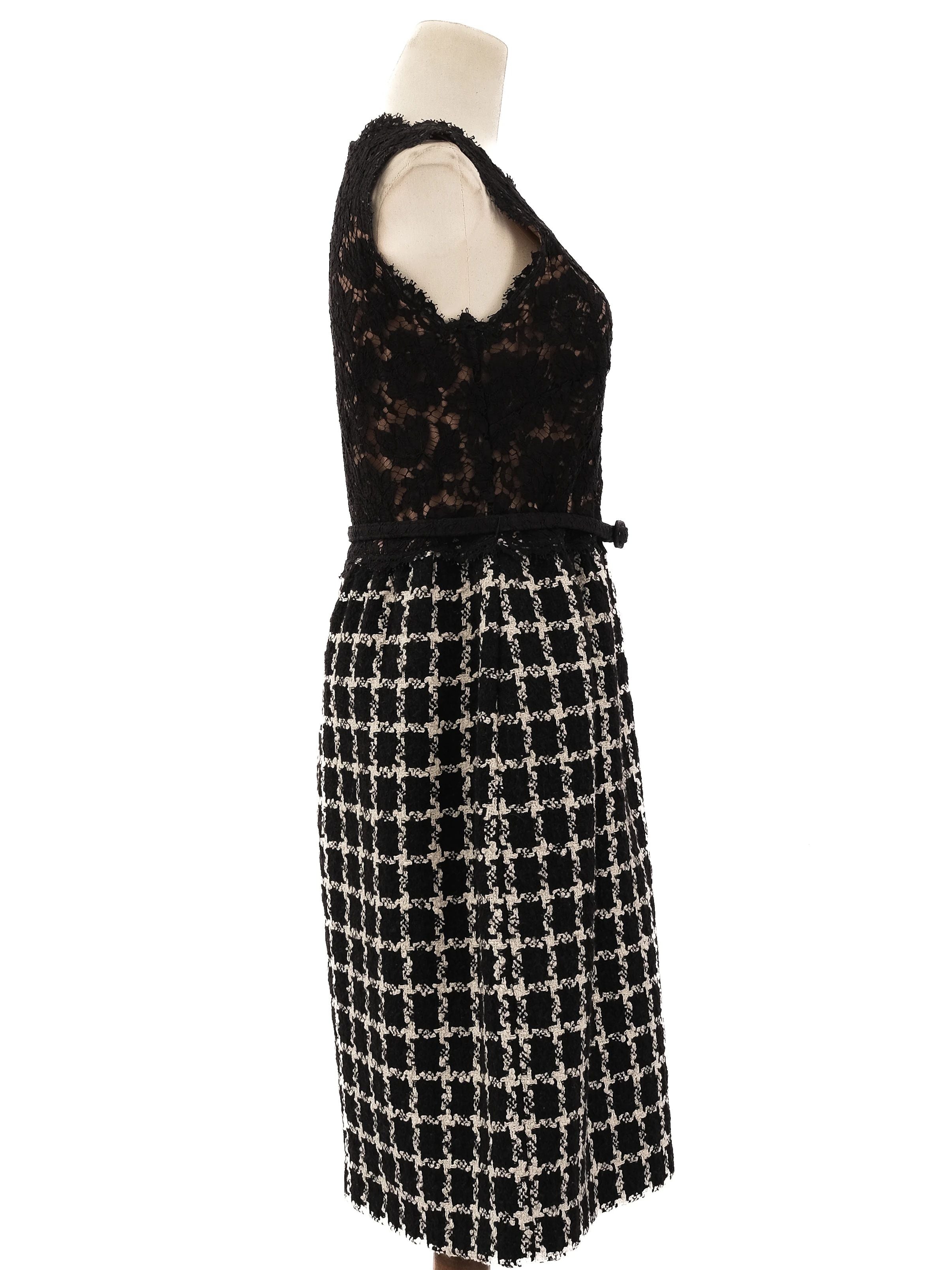 Excellent Valentino Black Sleeveless Dress XL Viscose Lace Details