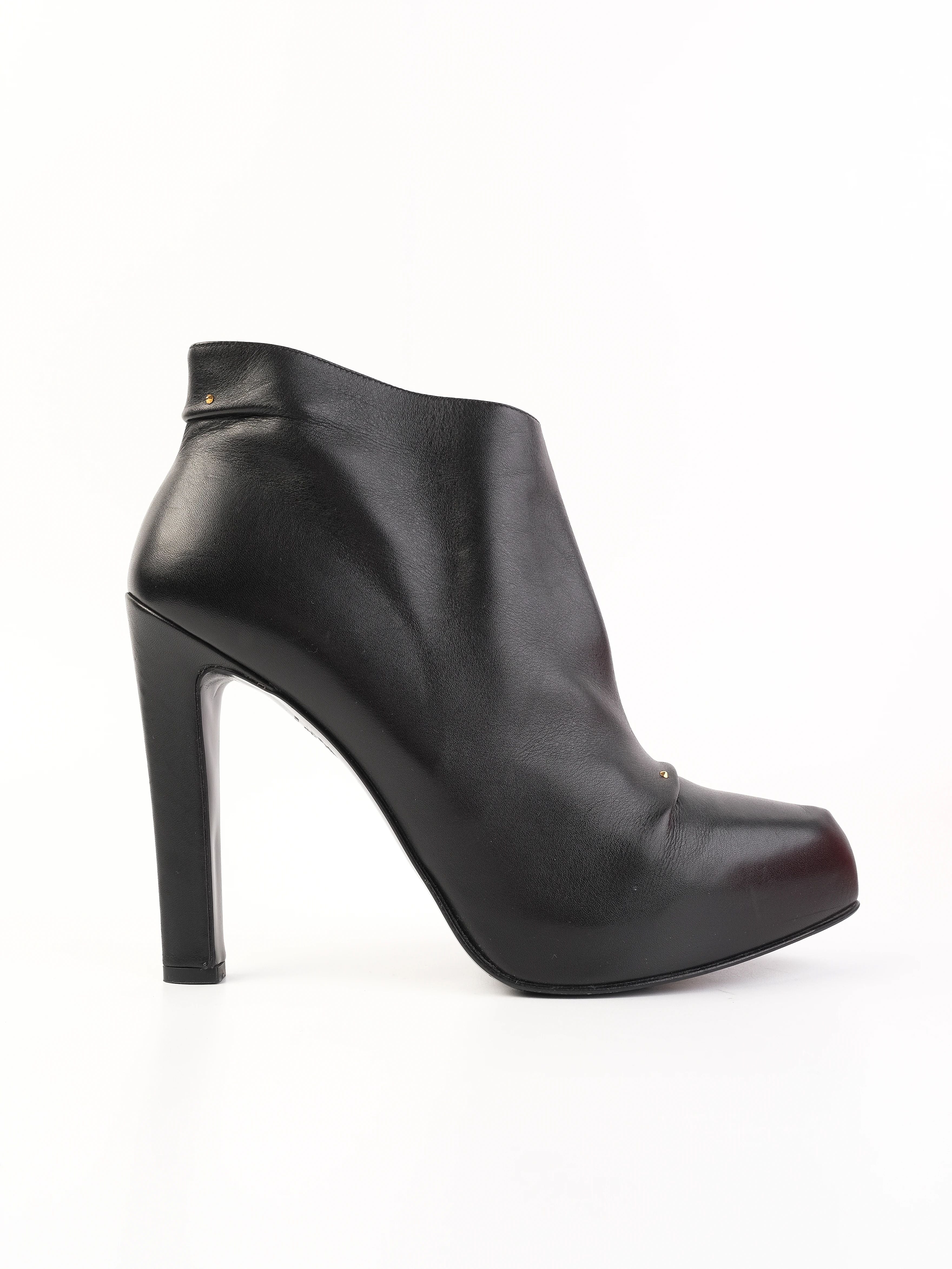 Excellent Roger Vivier Black Leather Ankle Boots Size 39