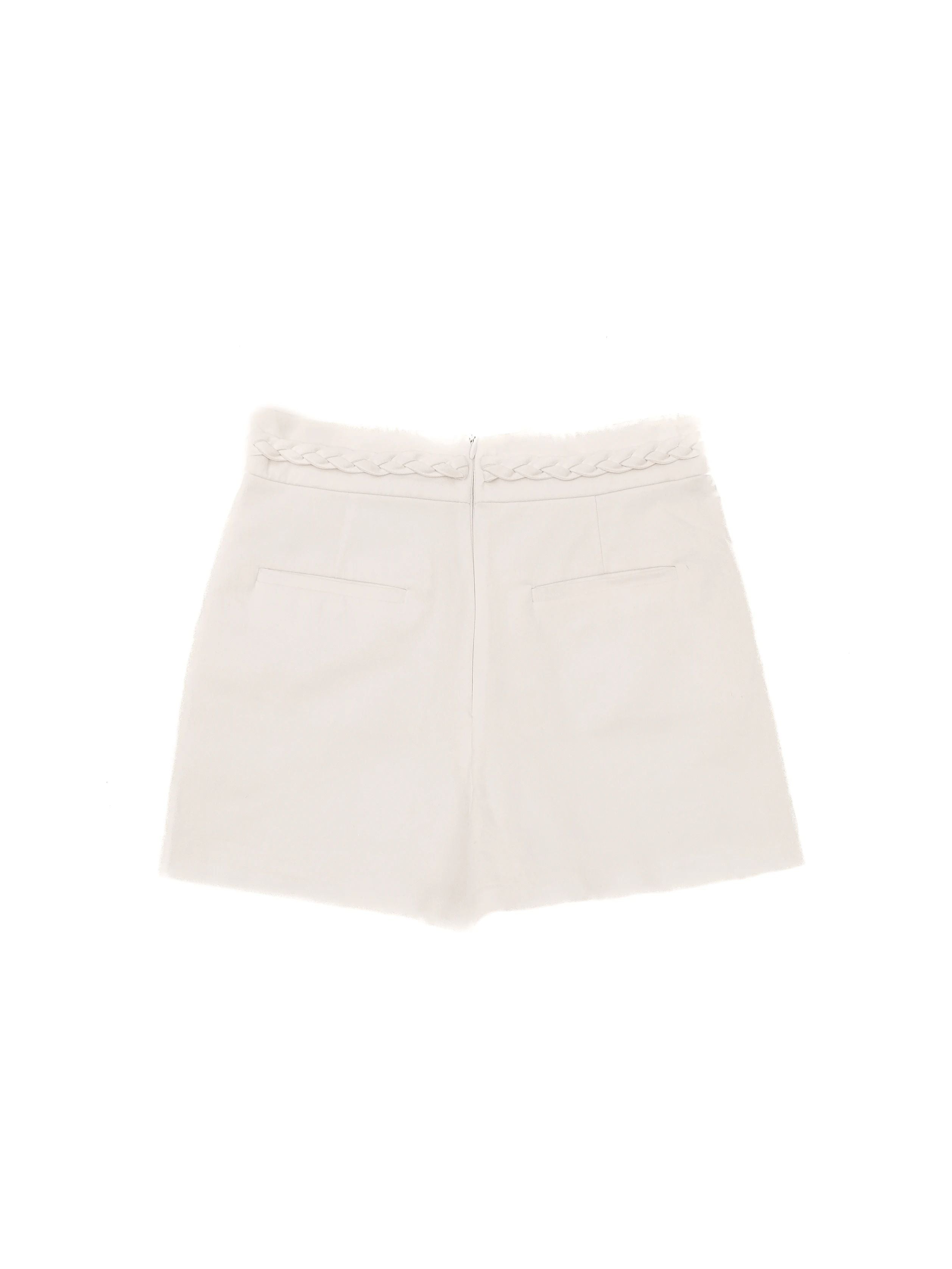Excellent Red Valentino White Shorts Size 40 with Braided Detail