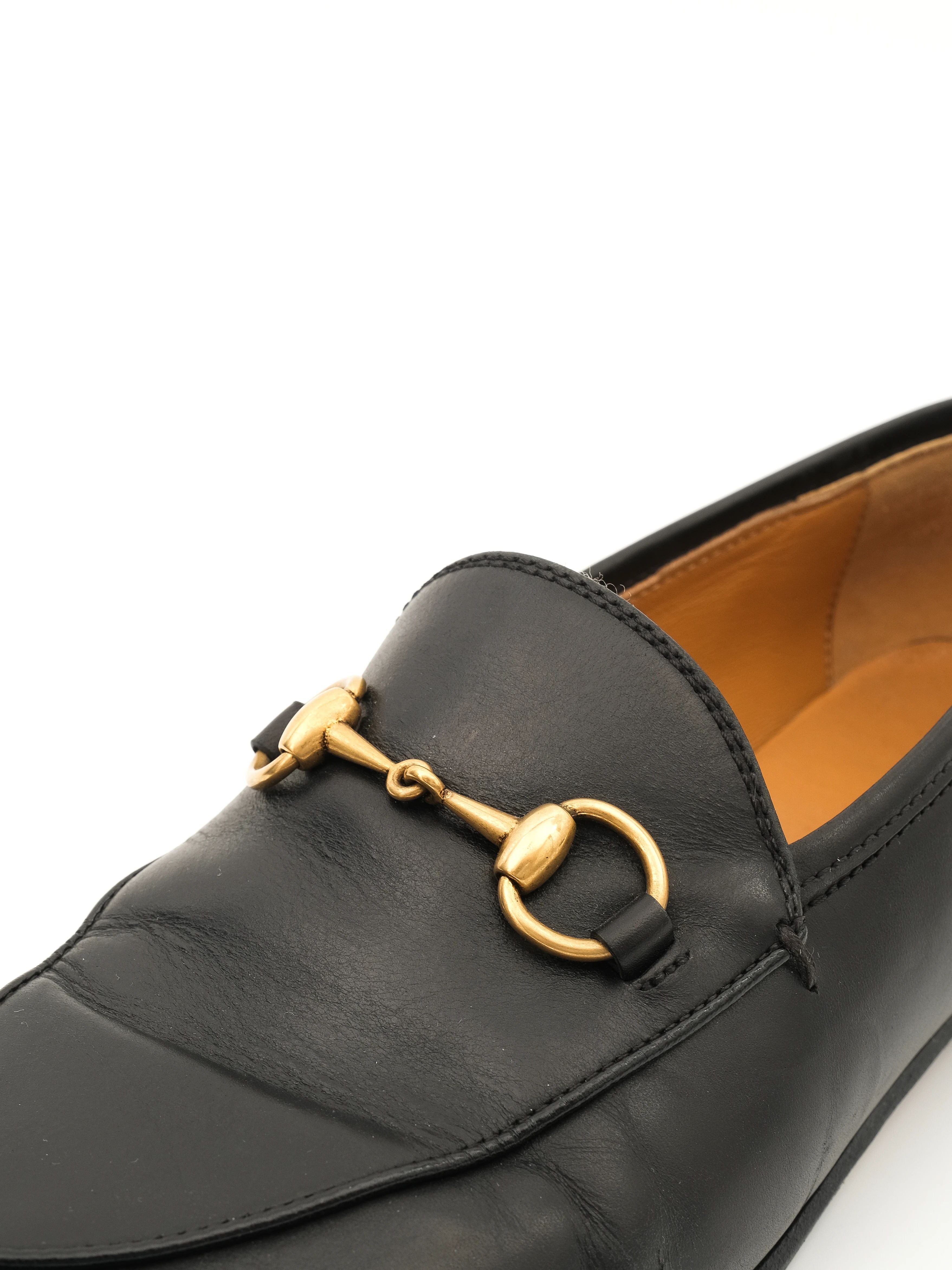 Excellent Gucci Black Leather Loafers with Decorative Gold Bit