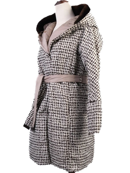 Excellent Max Mara Quilted Beige Coat with Hood &amp; Patterned Lining