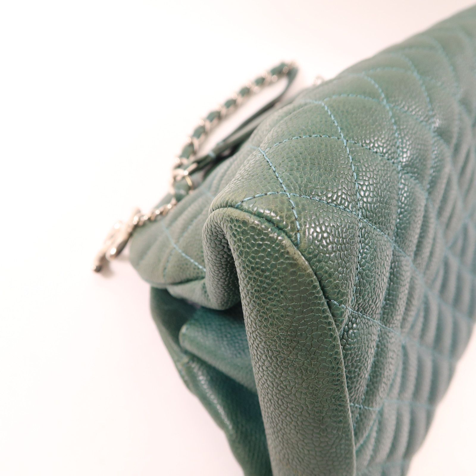 Chanel Green Cowhide Leather Chain Shoulder Silver Chain Shoulder Back Bag Calfskin (cowhide)