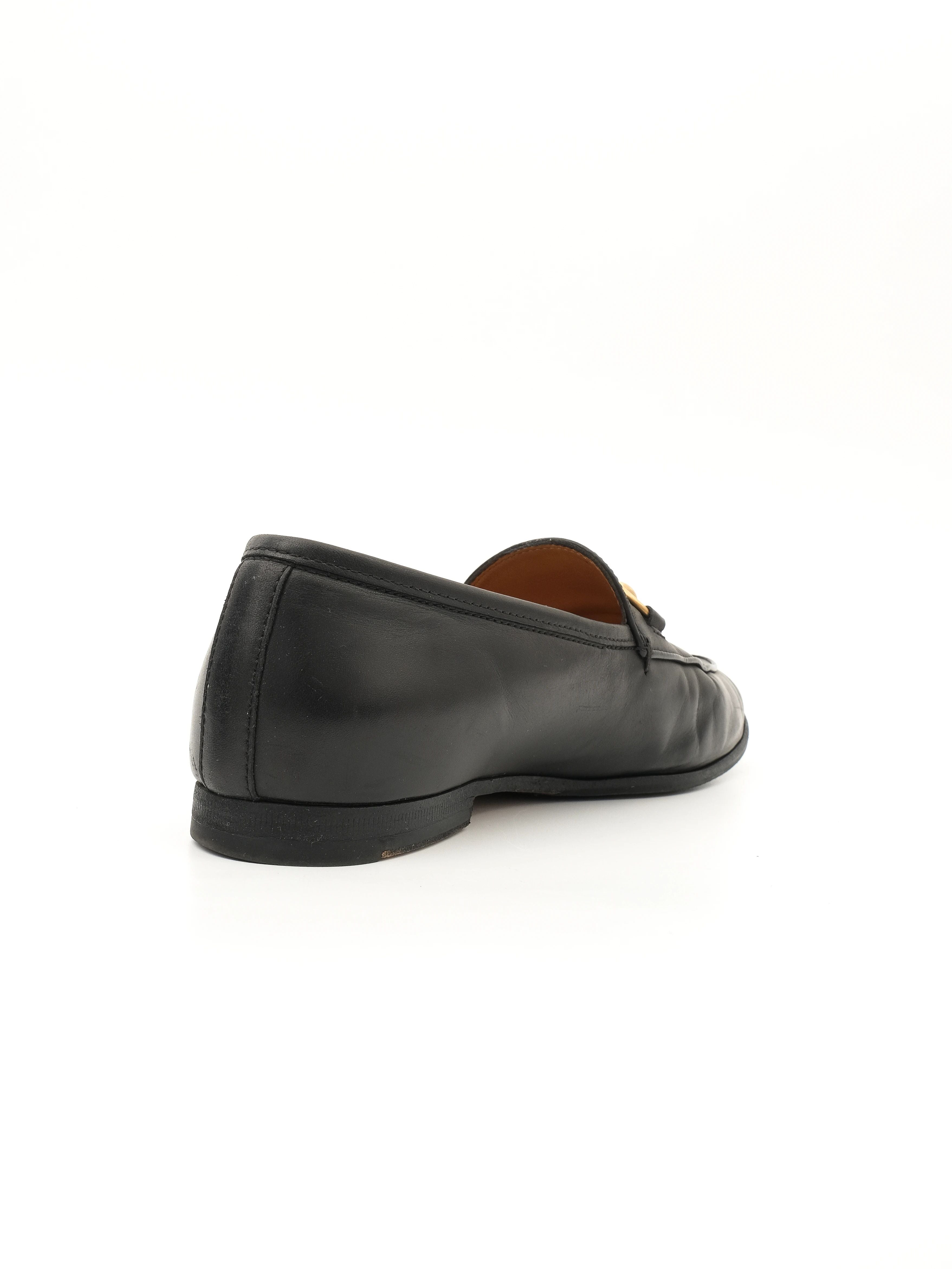 Excellent Gucci Black Leather Loafers with Decorative Gold Bit