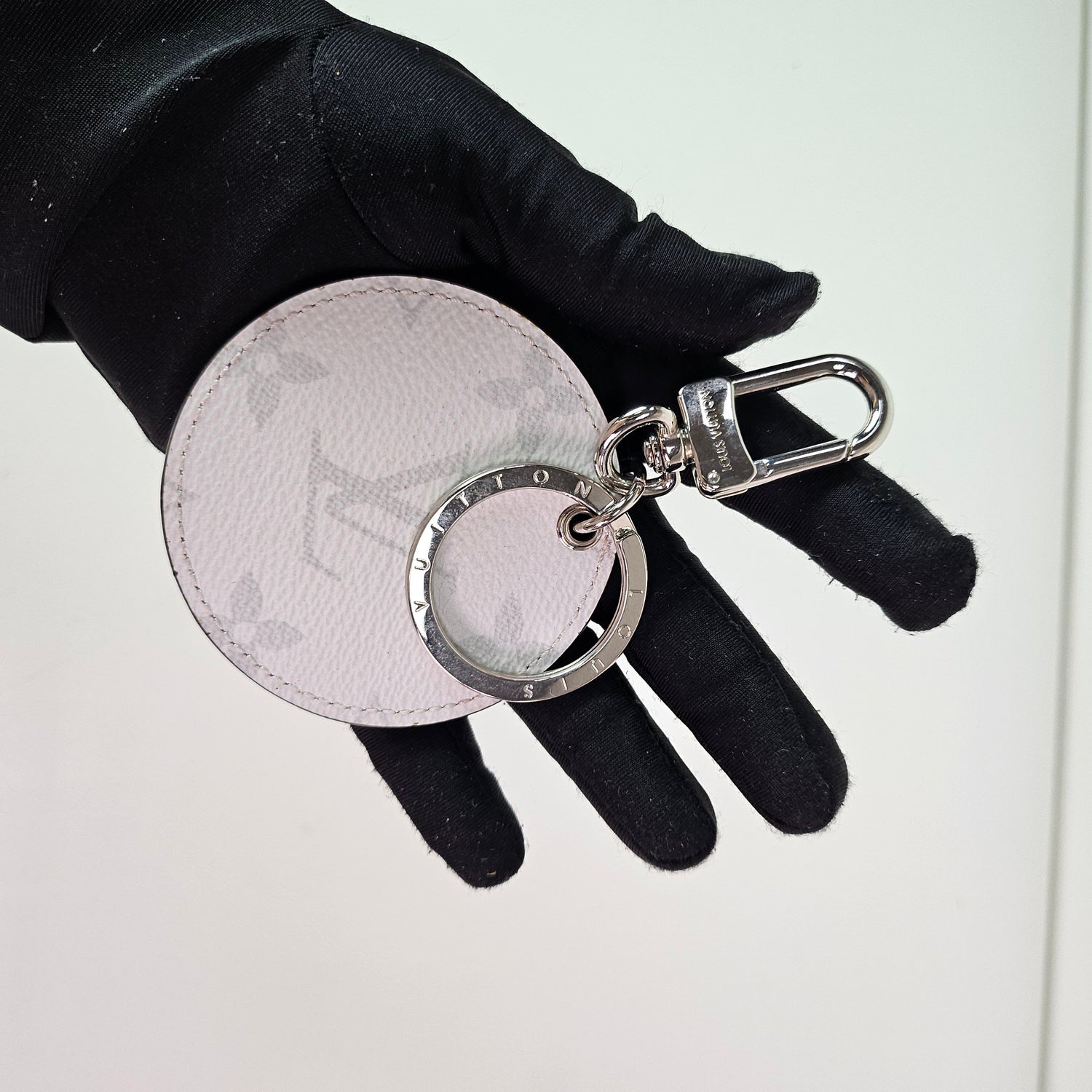 Louis Vuitton Round Illustre Keyhold Gray Monogram Logo Story