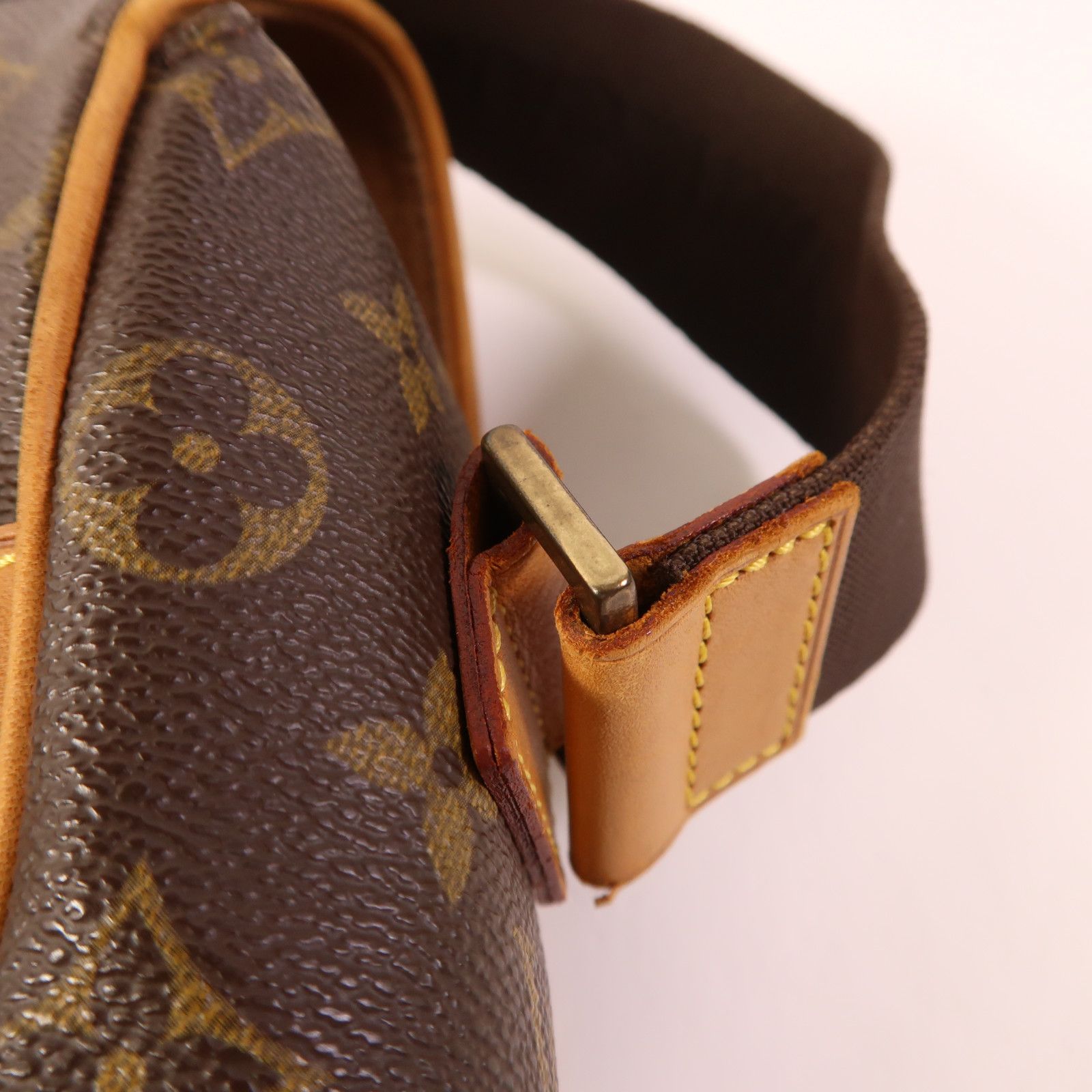 Louis Vuitton Abbesses Messenger, Monogram