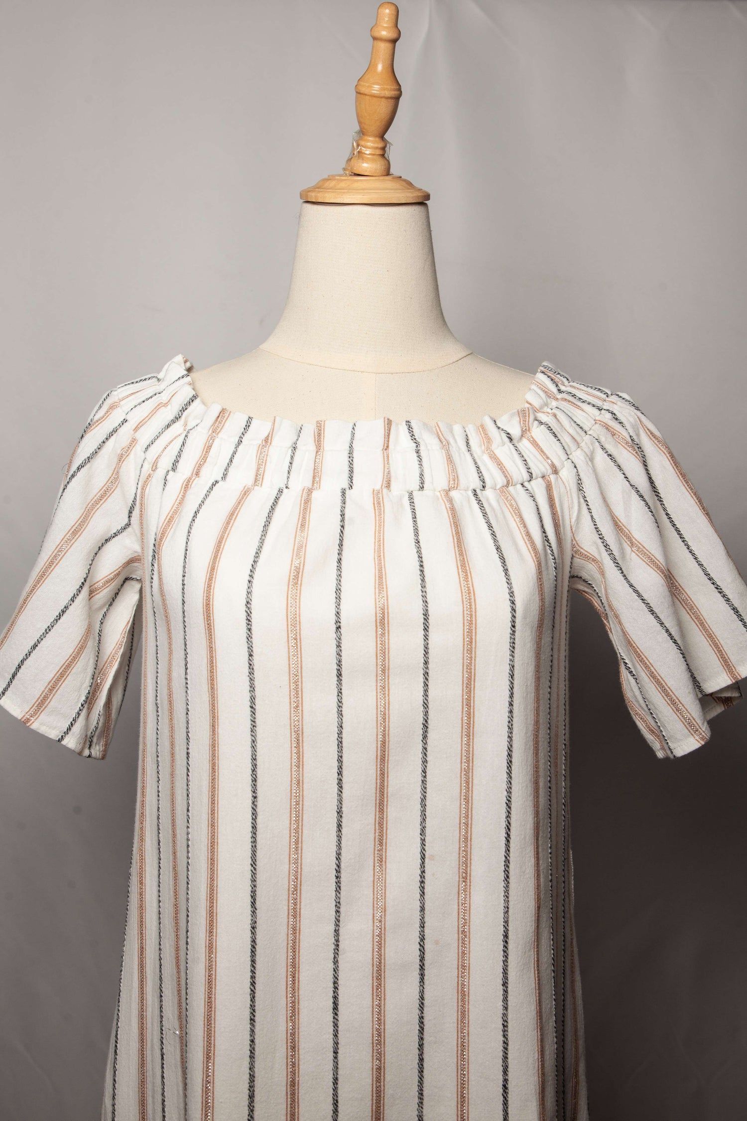 Good BCBGMaxazria White Striped Dress XS Short Sleeve Women