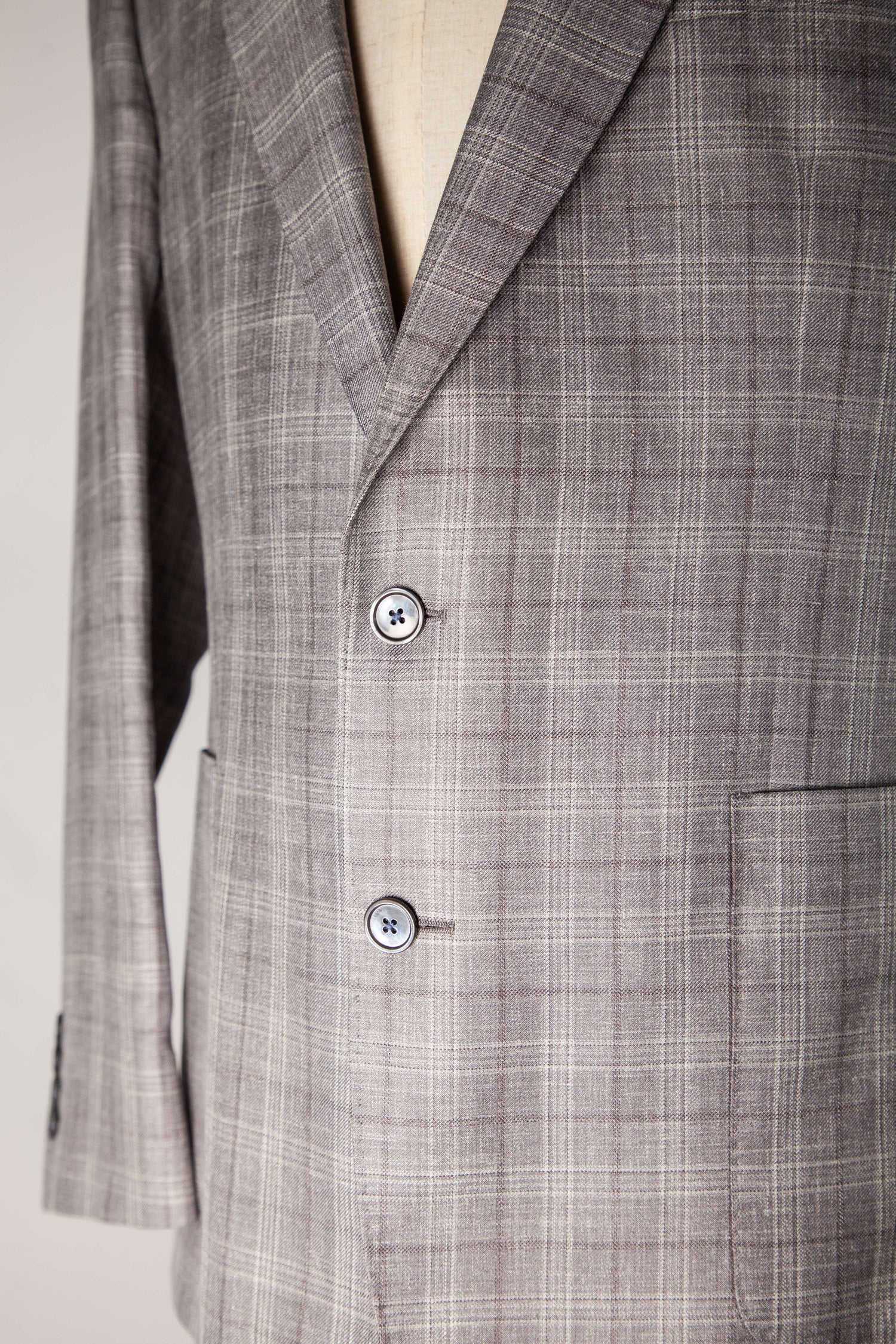 Good Gieves and Hawkes Gray Silk Plaid Suit Size S