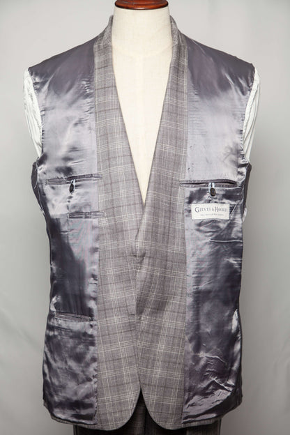 Good Gieves and Hawkes Gray Silk Plaid Suit Size S