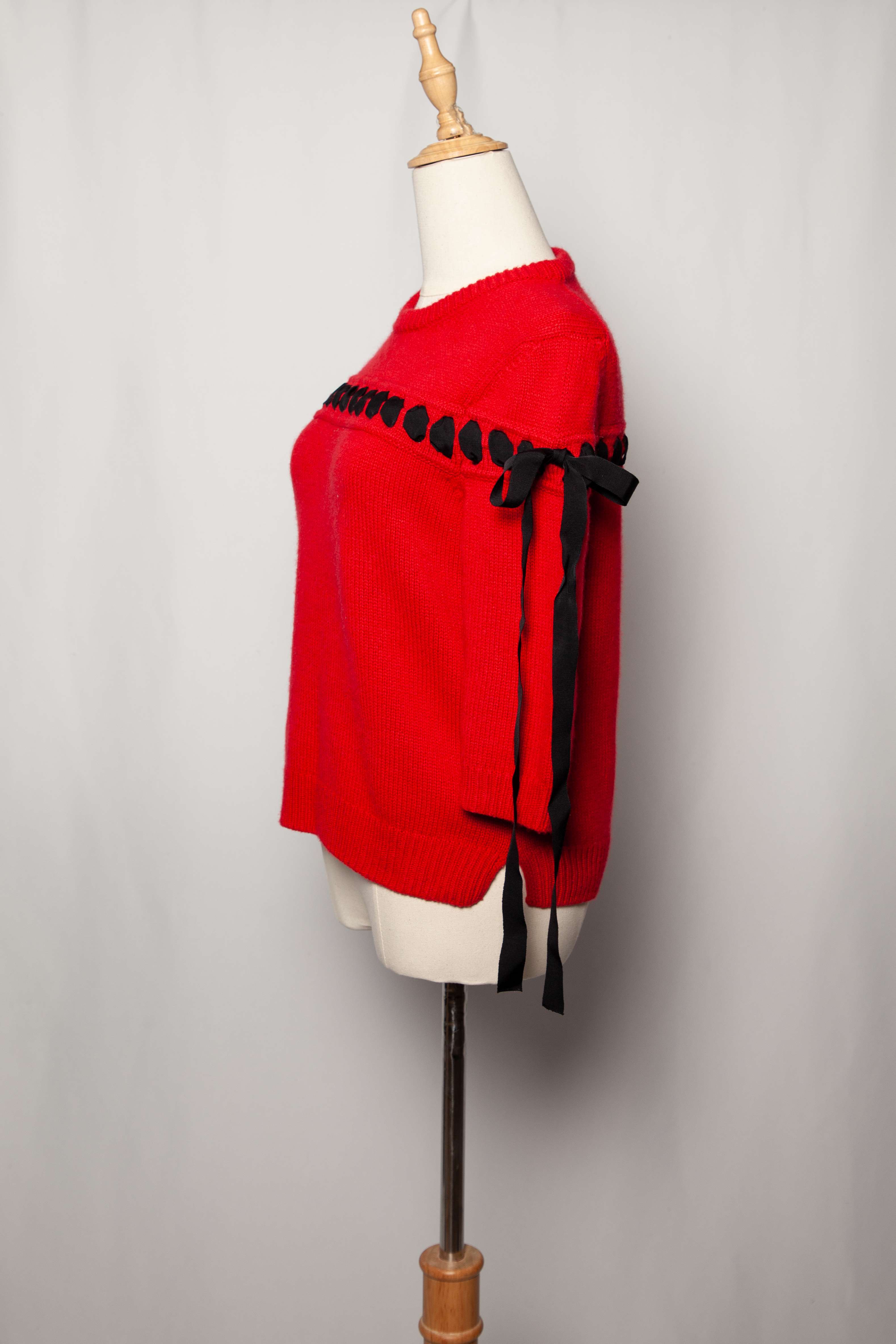 Good Fendi Red Cashmere Wool Sweater Size XXS with Unique Design