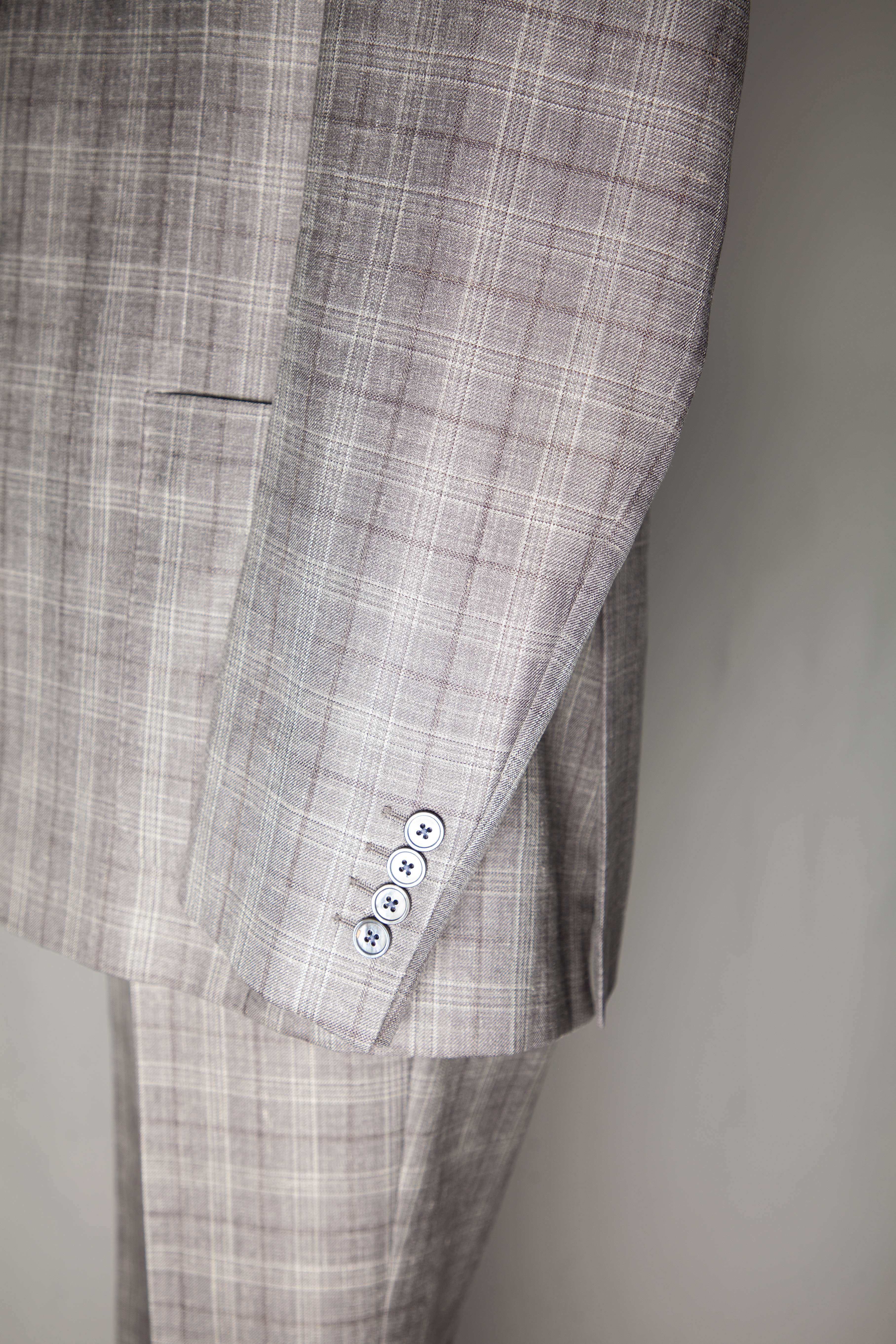 Good Gieves and Hawkes Gray Silk Plaid Suit Size S
