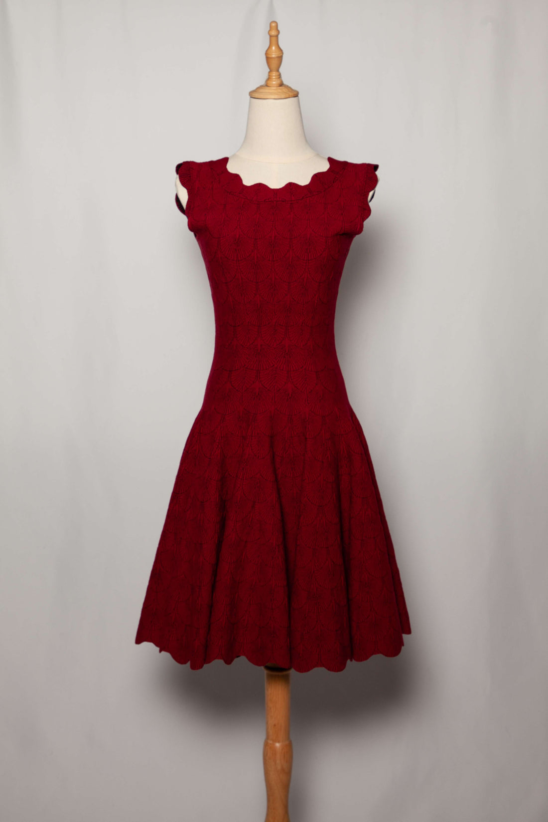 Excellent Alaia Red Cashmere Wool Dress with Scalloped Details