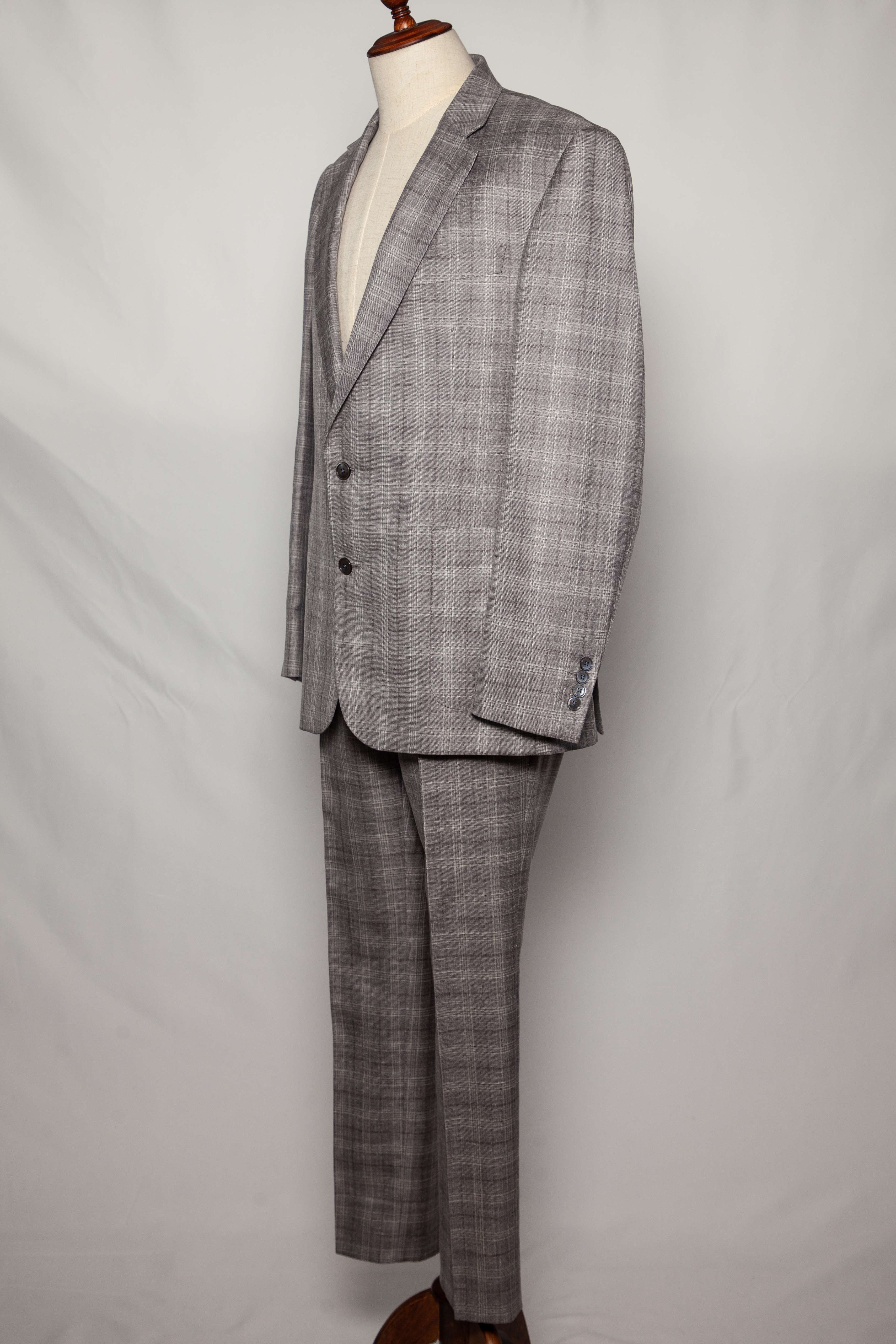 Good Gieves and Hawkes Gray Silk Plaid Suit Size S