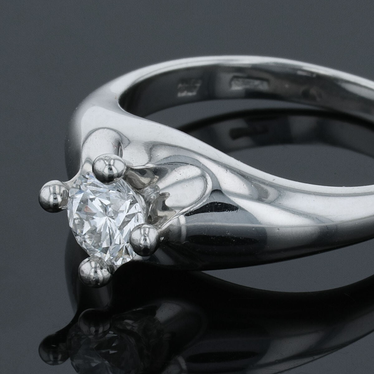 Bulgari Corona diamond and platinum ring