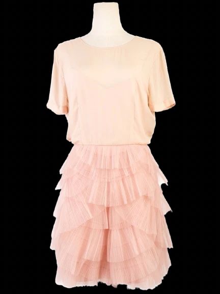 Excellent BCBGMaxazria Pink Silk Dress Size M with Ruffled Skirt