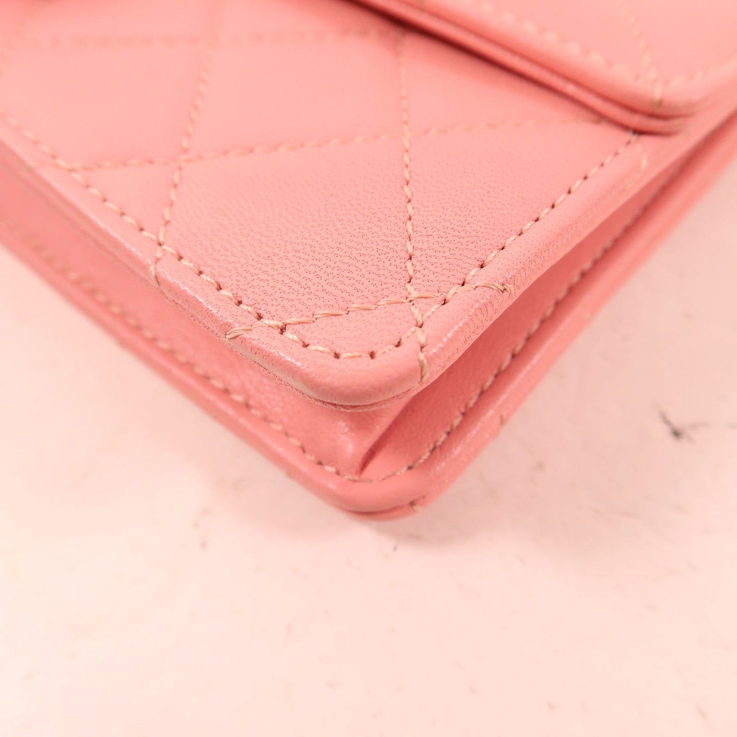 Chanel Pink Cowhide Leather Chain Shoulder Golden Shoulder Bag Powder Red Shoulder Bag Calfskin (cowhide)