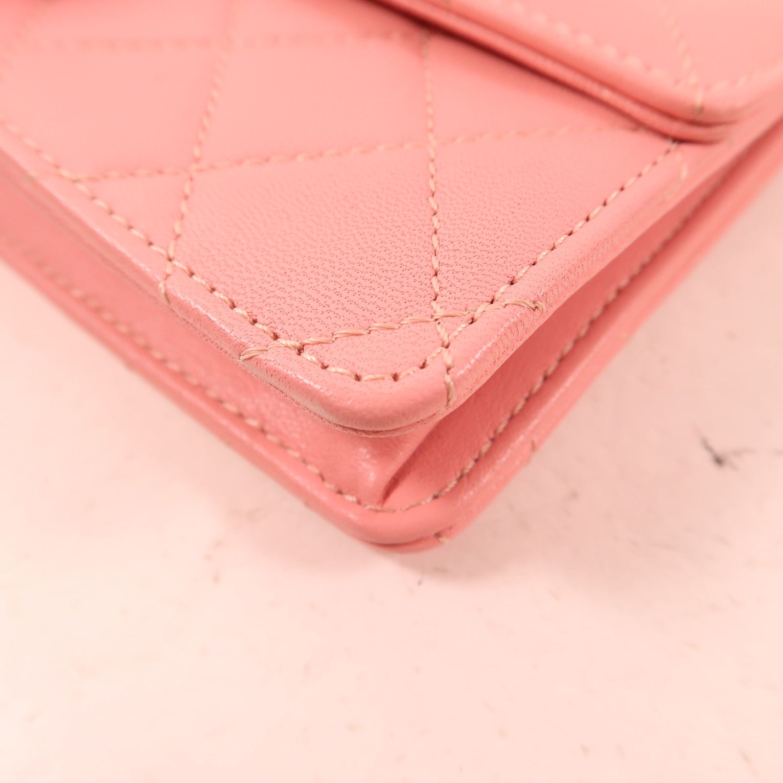 Chanel Pink Cowhide Leather Chain Shoulder Golden Shoulder Bag Powder Red Shoulder Bag Calfskin (cowhide)